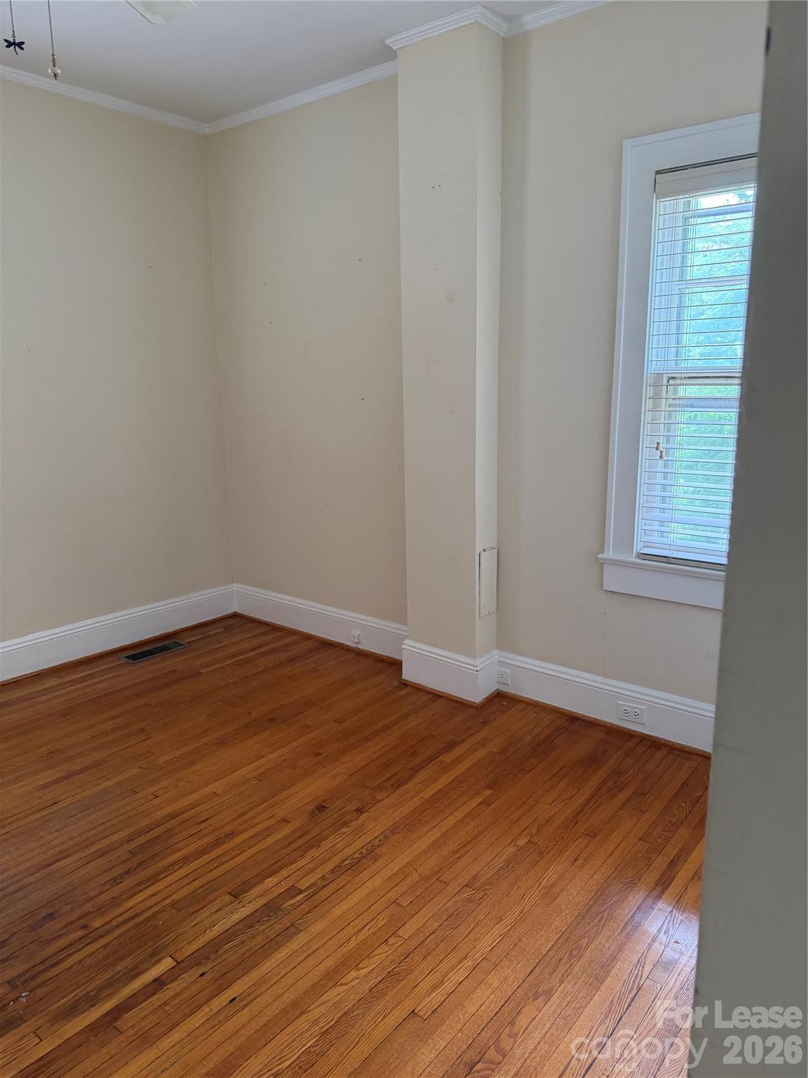 242 E Broad Street Property Photo 9