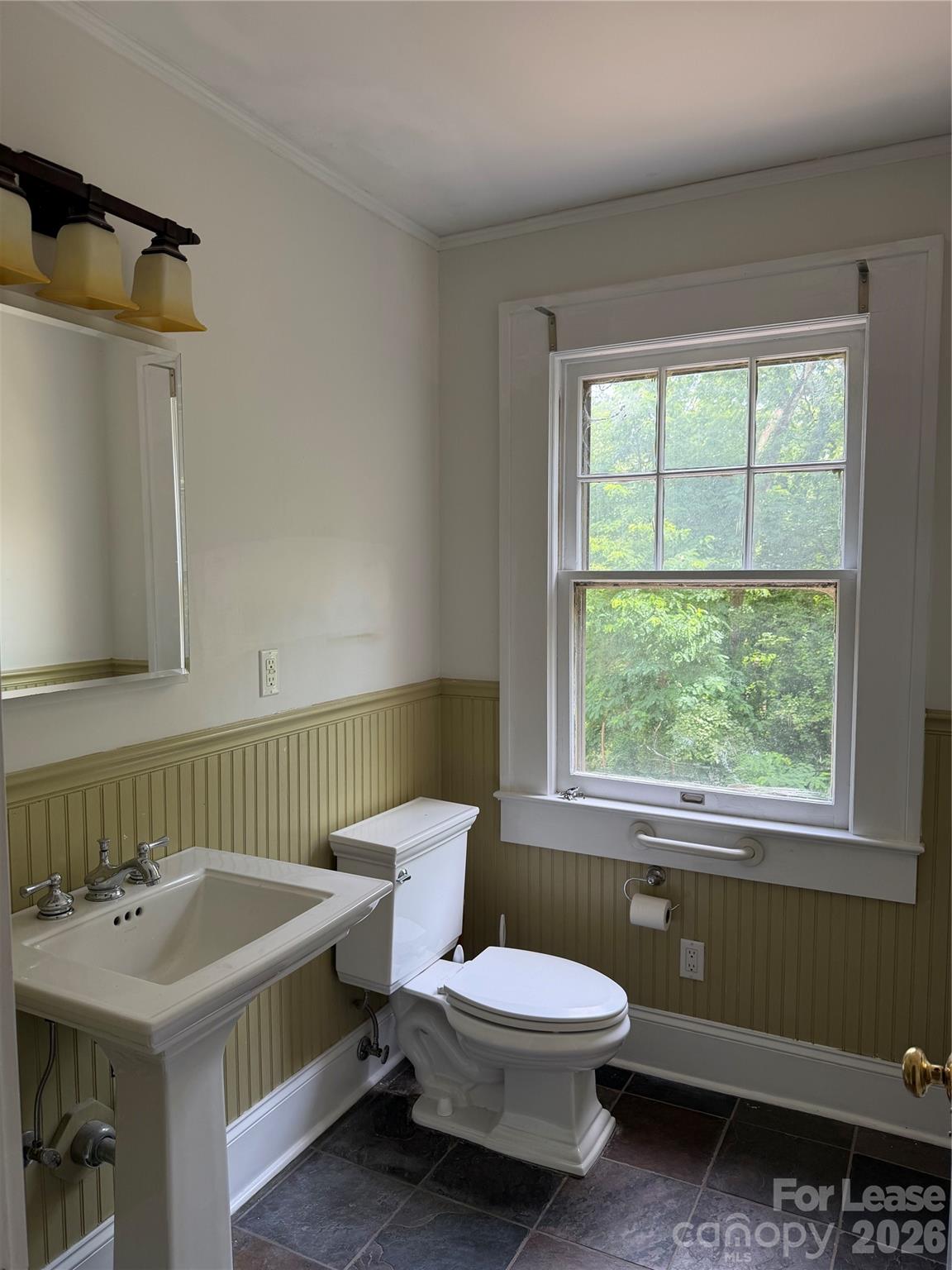 242 E Broad Street Property Photo 10