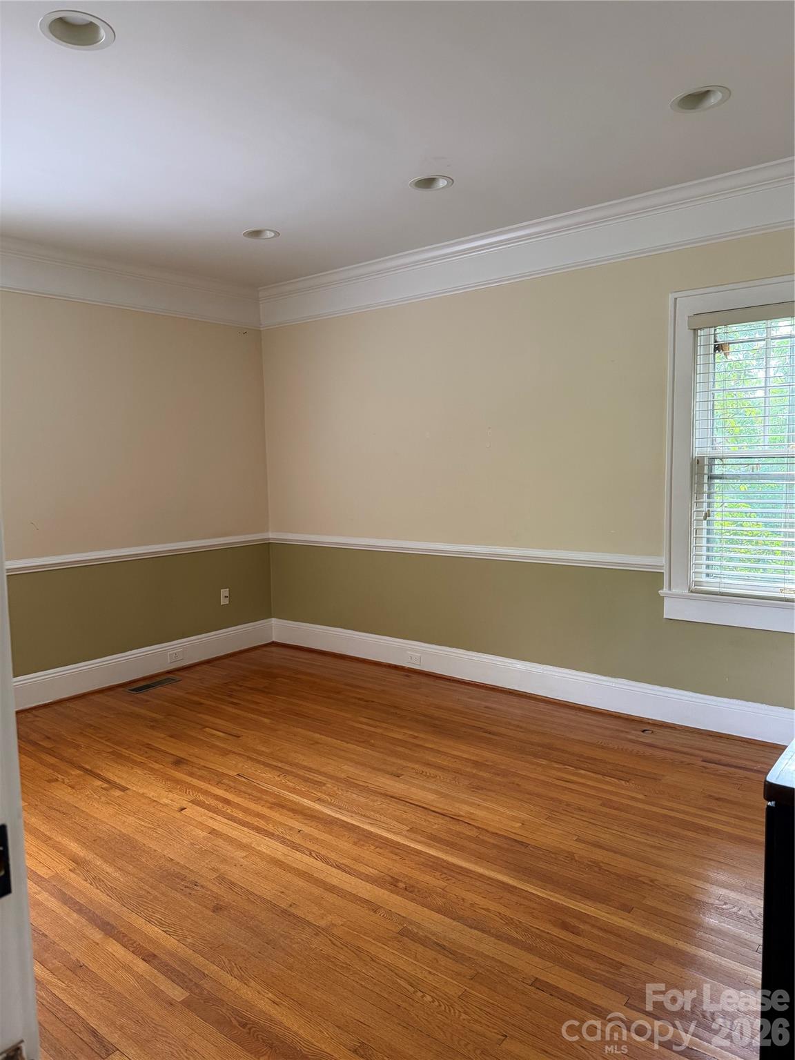 242 E Broad Street Property Photo 11