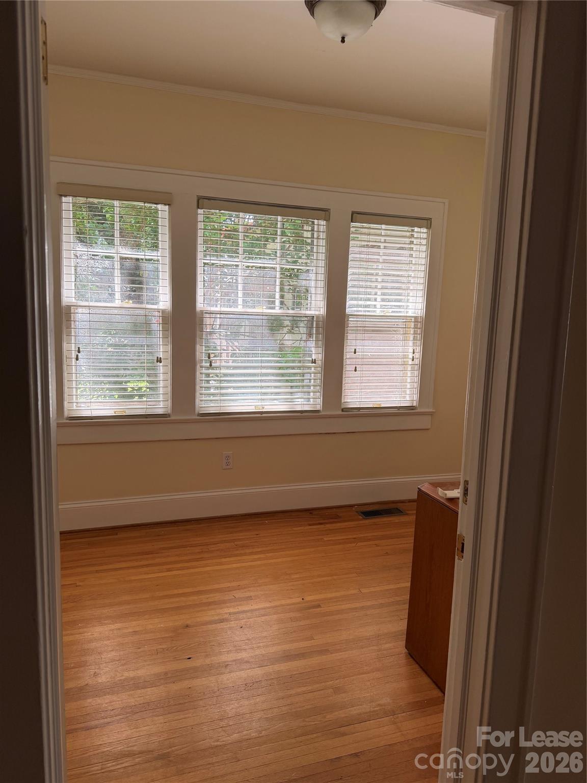 242 E Broad Street Property Photo 14
