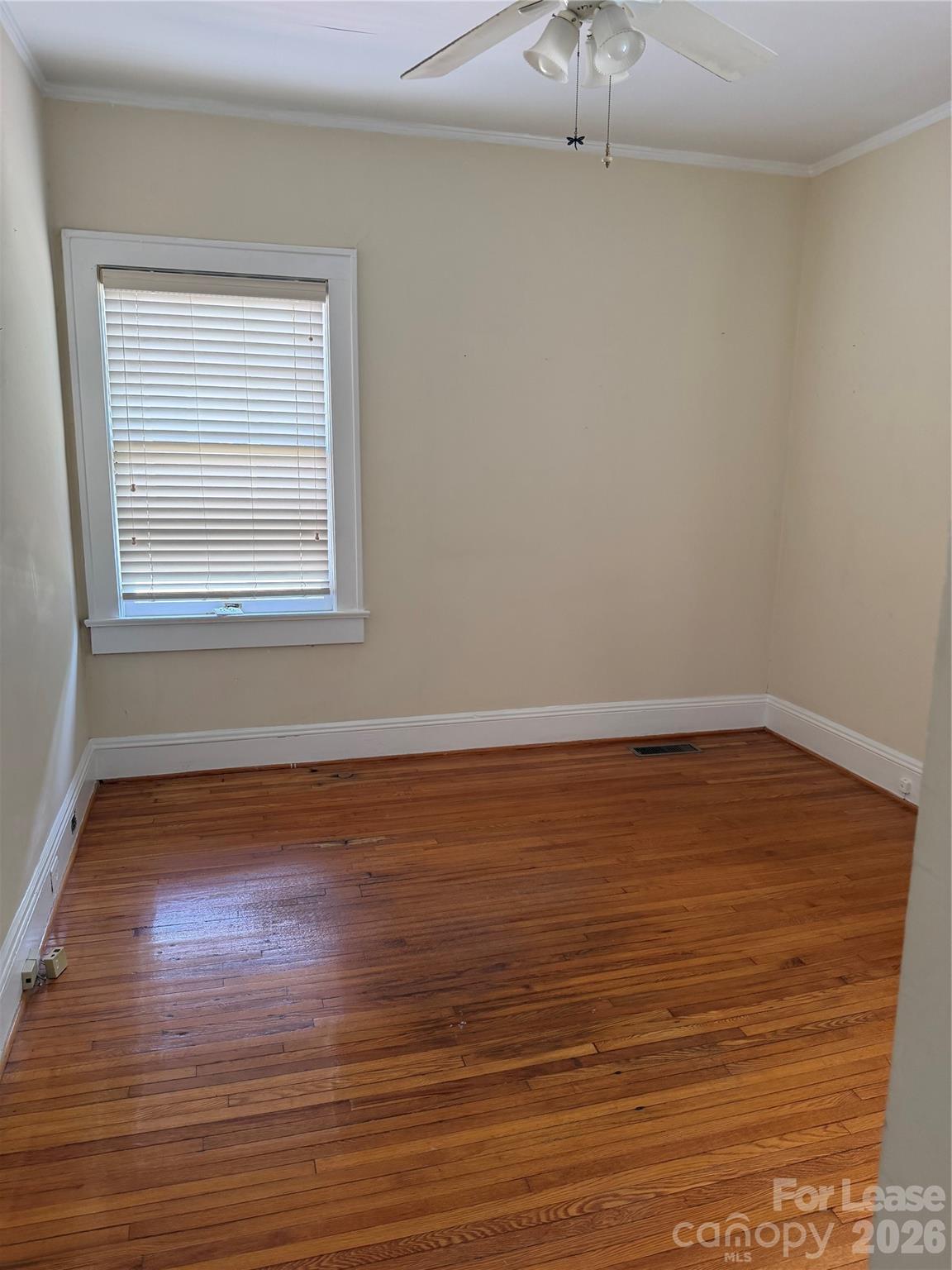 242 E Broad Street Property Photo 15