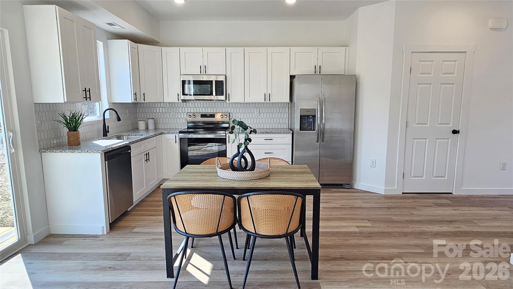2910 21st Street Lane Property Photo 6