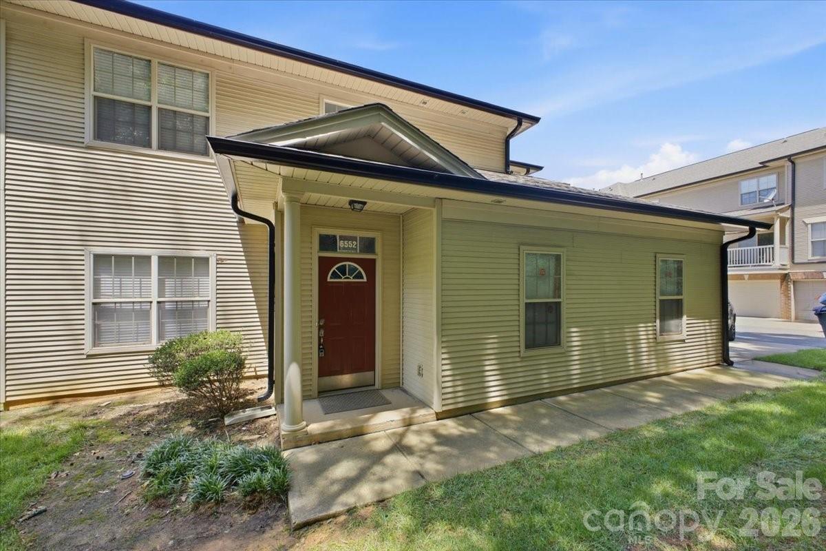 6552 Quarterbridge Lane Property Photo 2