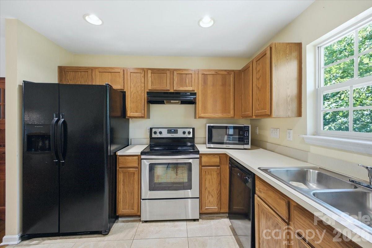 6552 Quarterbridge Lane Property Photo 13