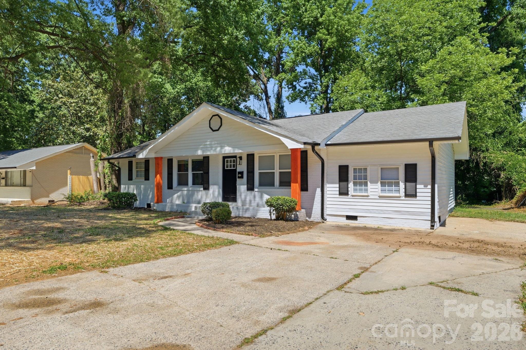810 Echo Glen Road Property Photo 1