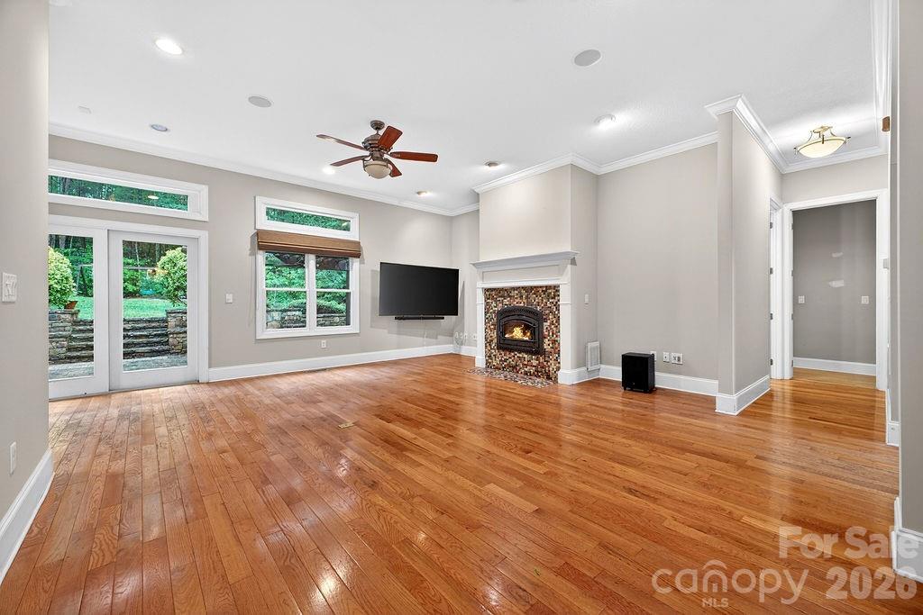 94 Oak Hollow Drive Property Photo 10
