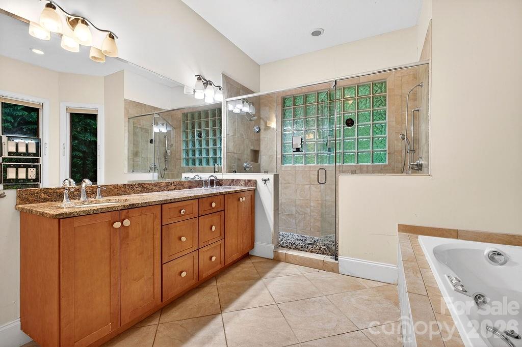 94 Oak Hollow Drive Property Photo 24