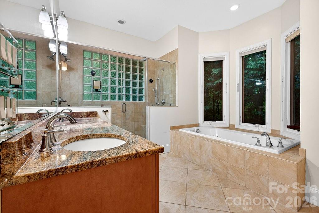94 Oak Hollow Drive Property Photo 25