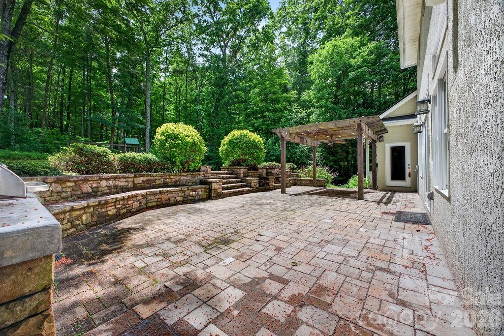 94 Oak Hollow Drive Property Photo 28