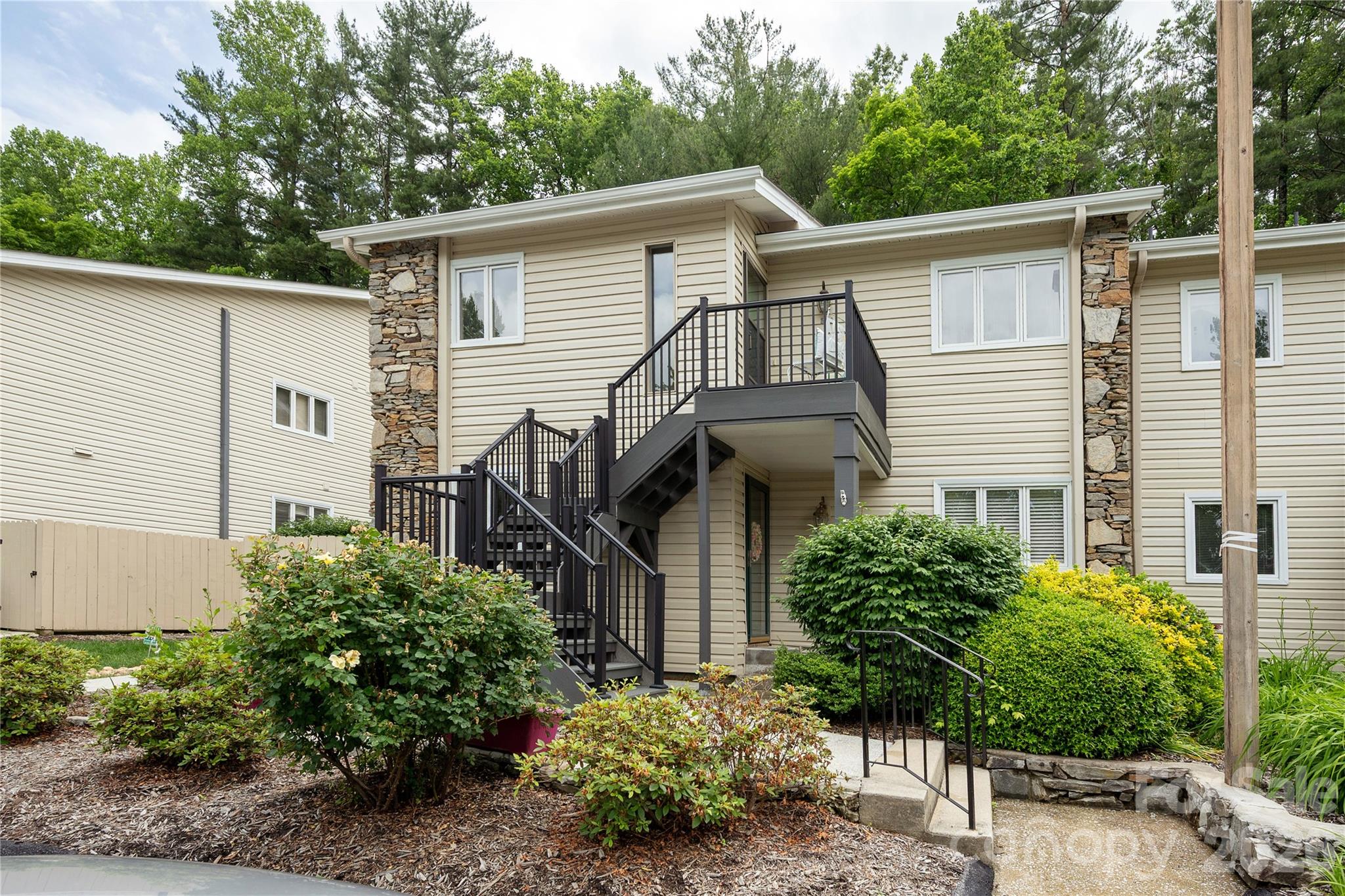 580 Britton Creek Drive Property Photo 2