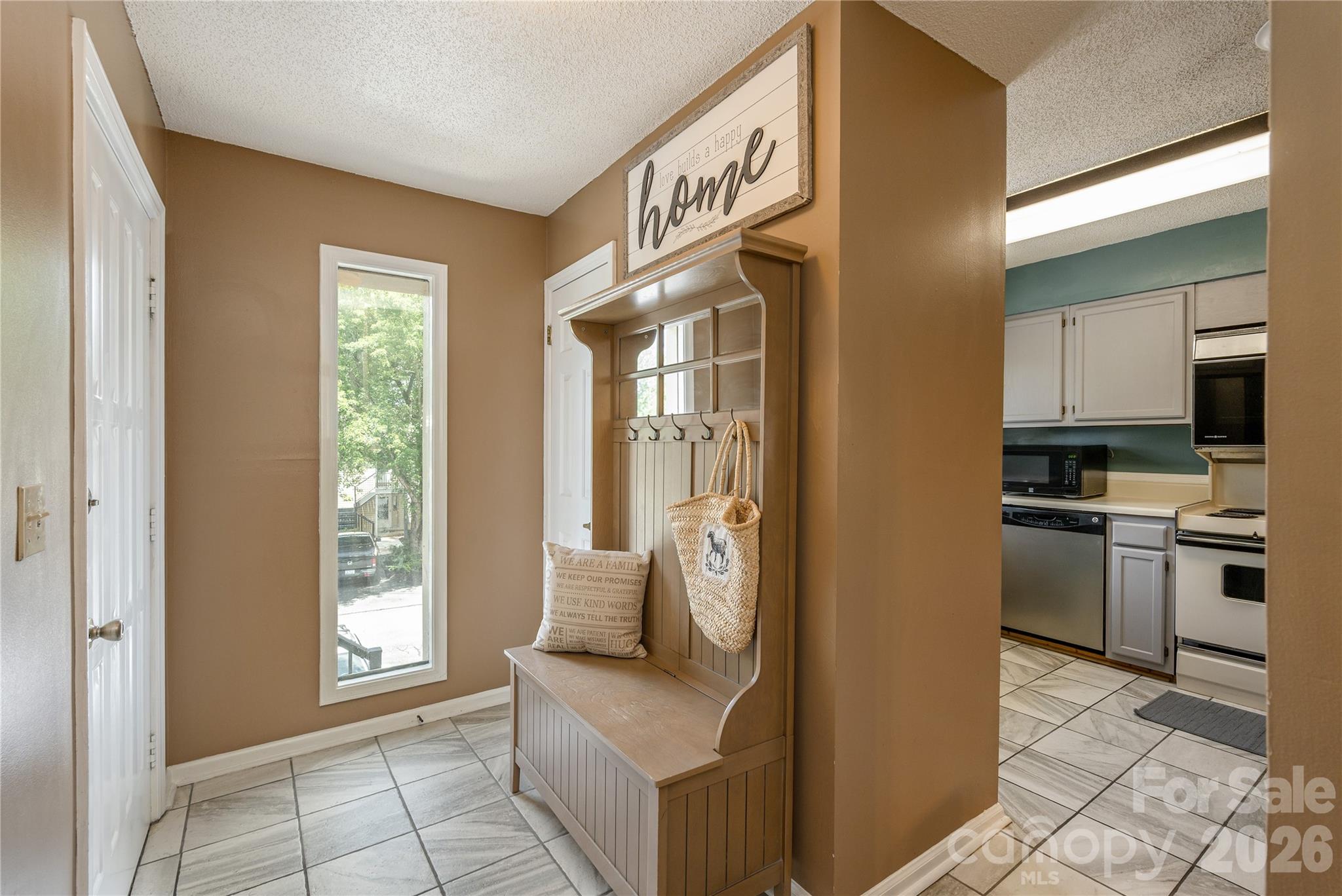 580 Britton Creek Drive Property Photo 6