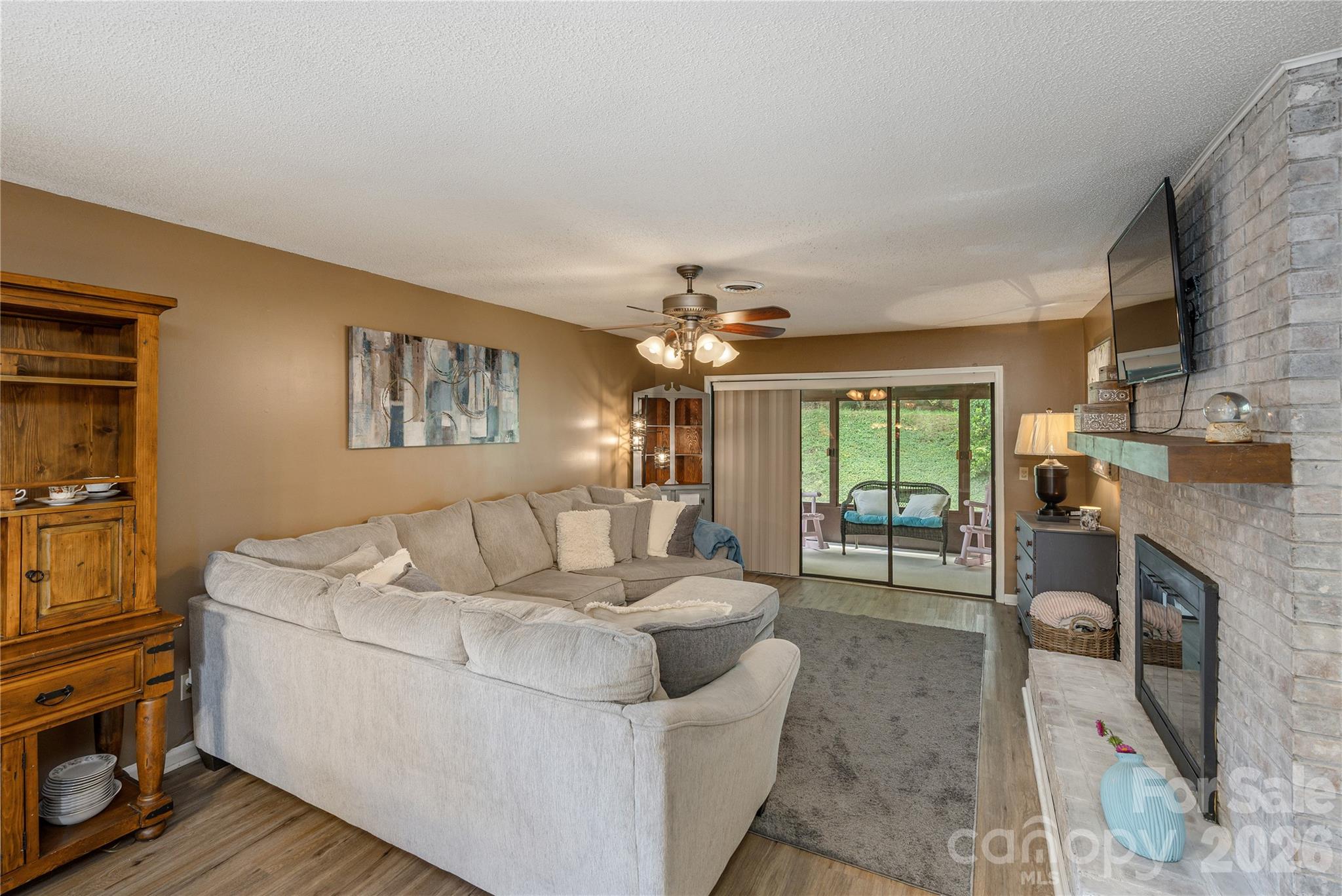 580 Britton Creek Drive Property Photo 7
