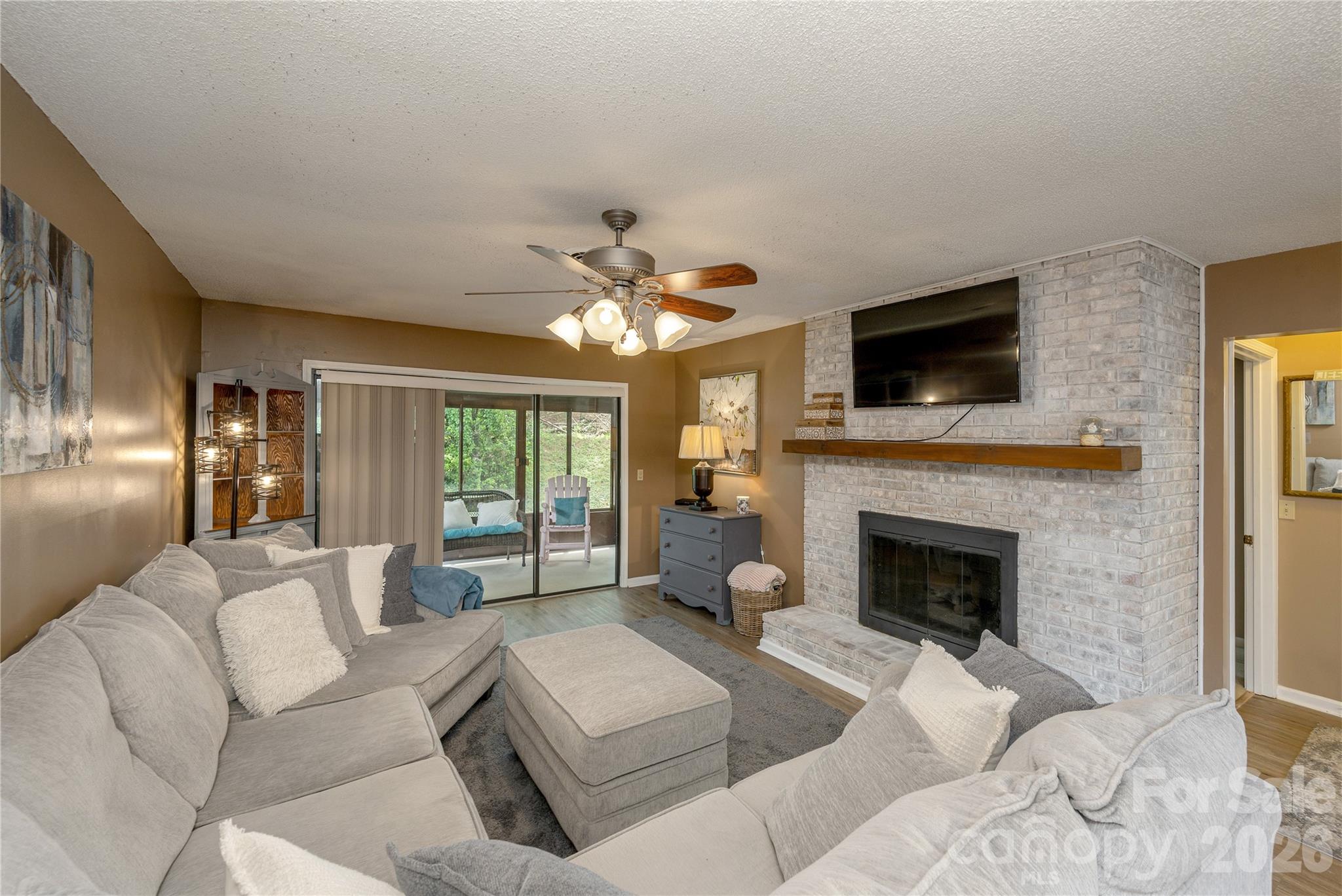 580 Britton Creek Drive Property Photo 8