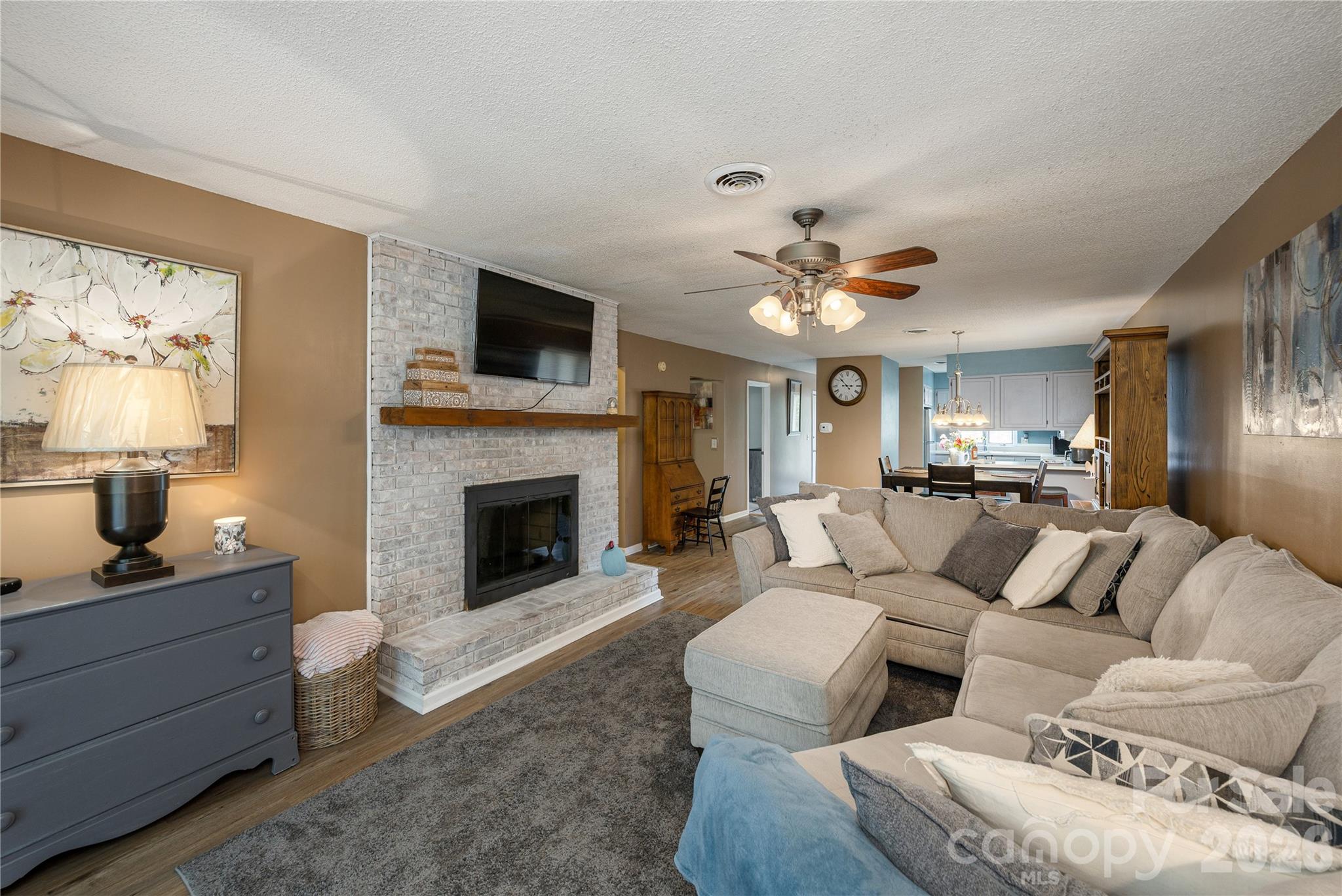 580 Britton Creek Drive Property Photo 11