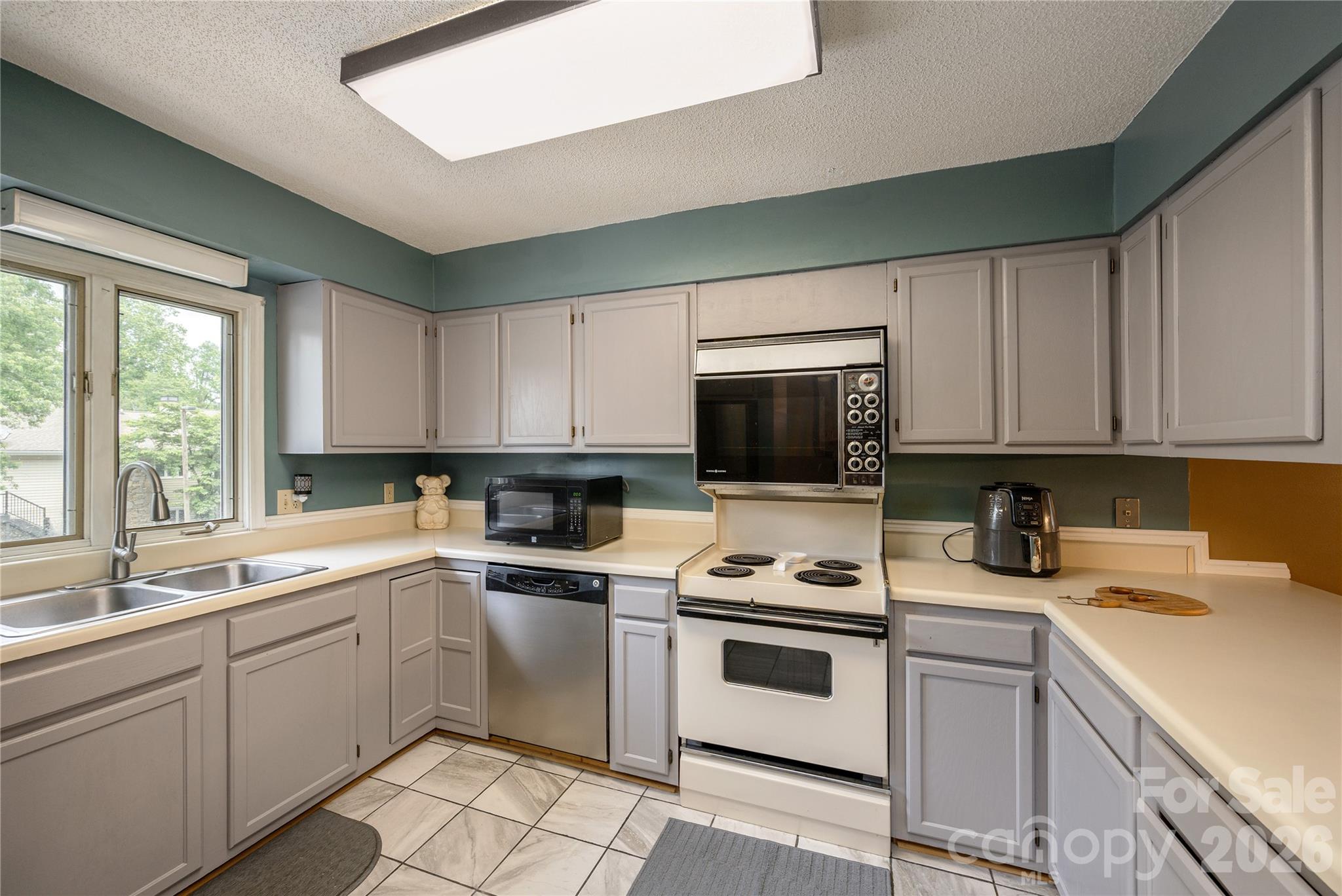 580 Britton Creek Drive Property Photo 17