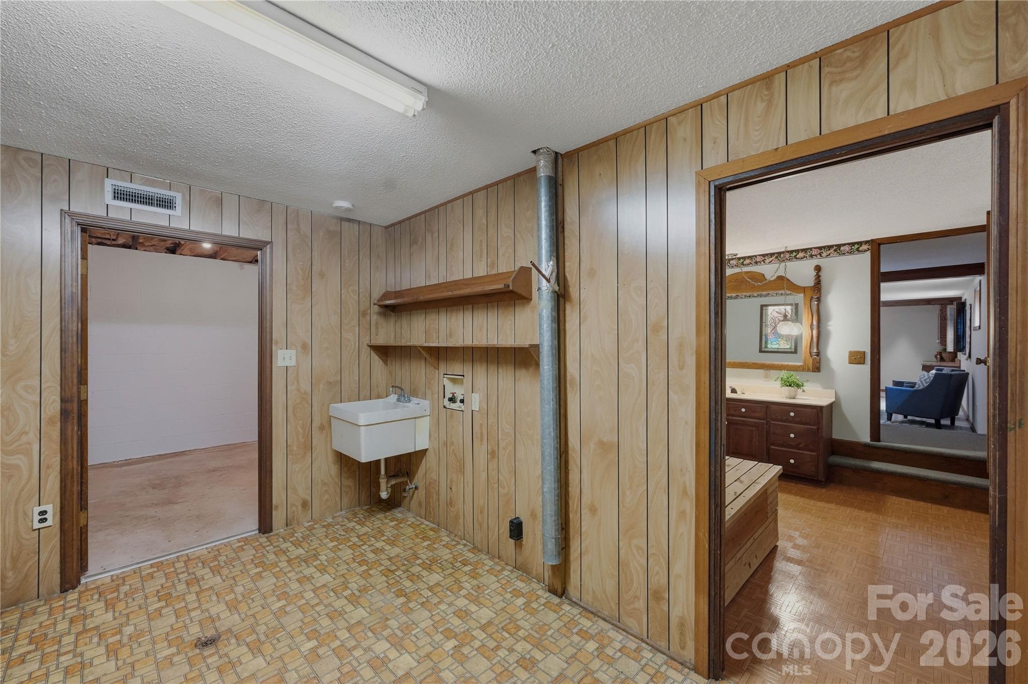 5303 Rogers Road Property Photo 32