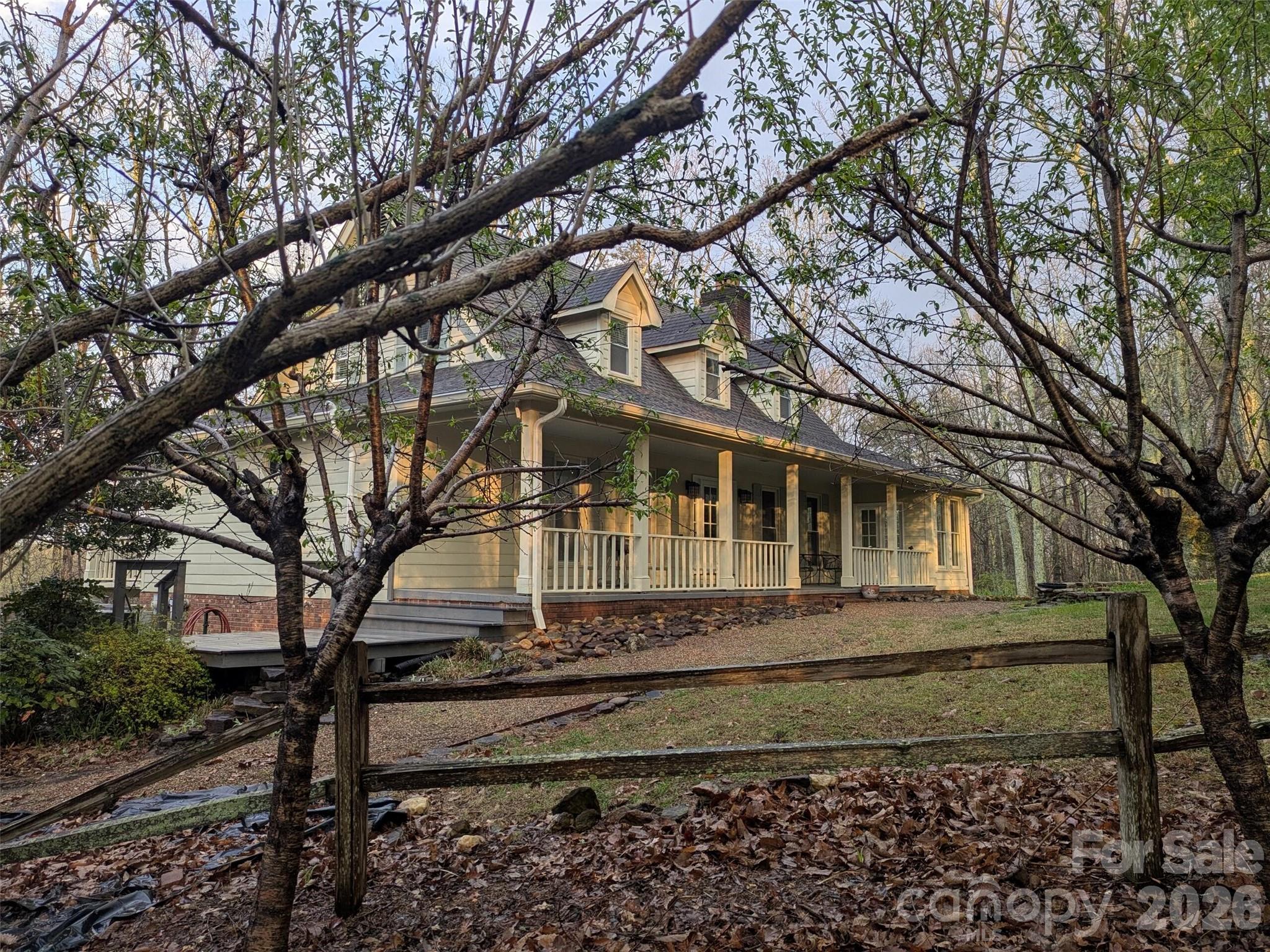 675 Fox Run Lane Property Photo 2