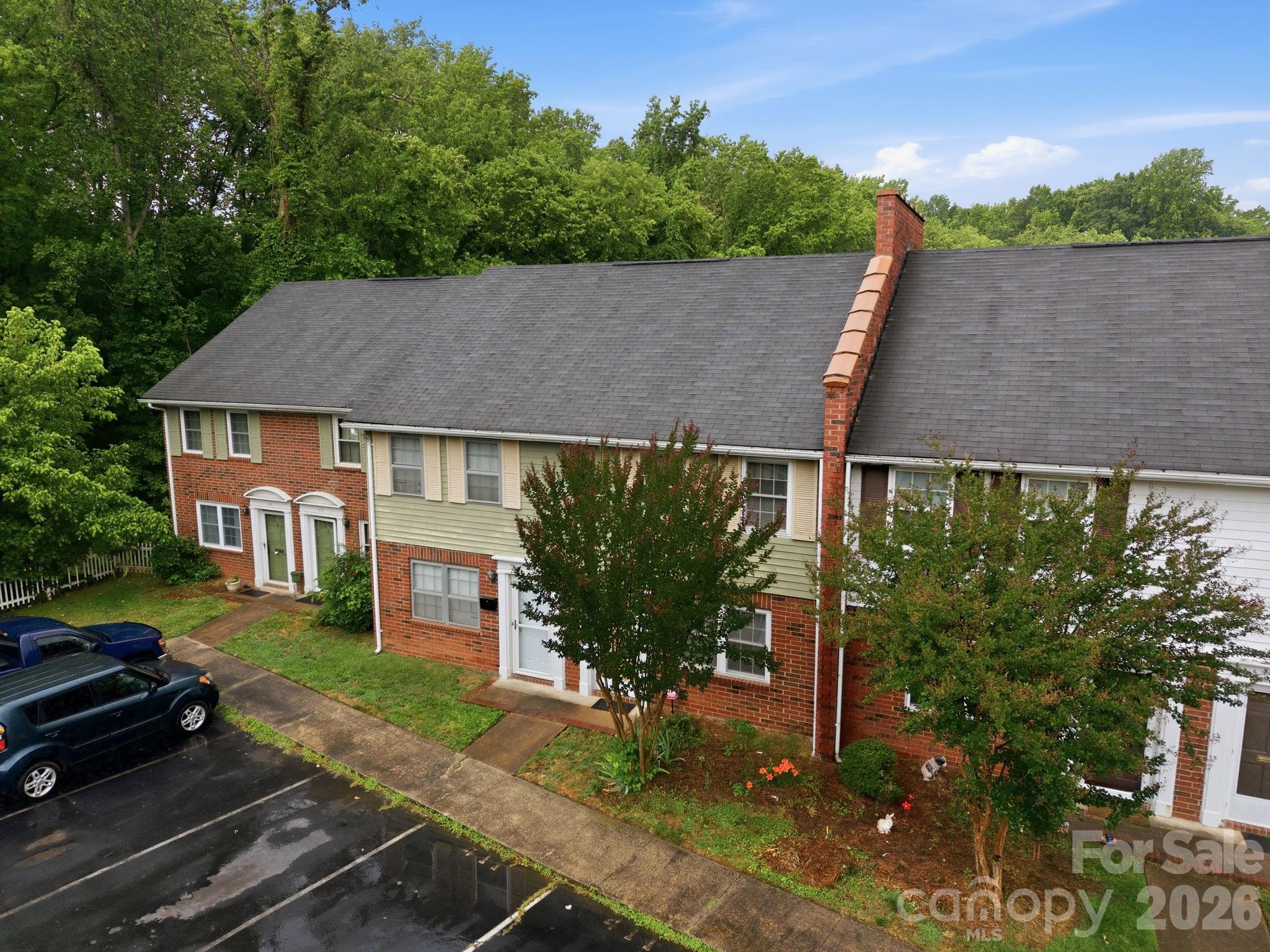 1300 Larchmont Place 411 Property Photo 4