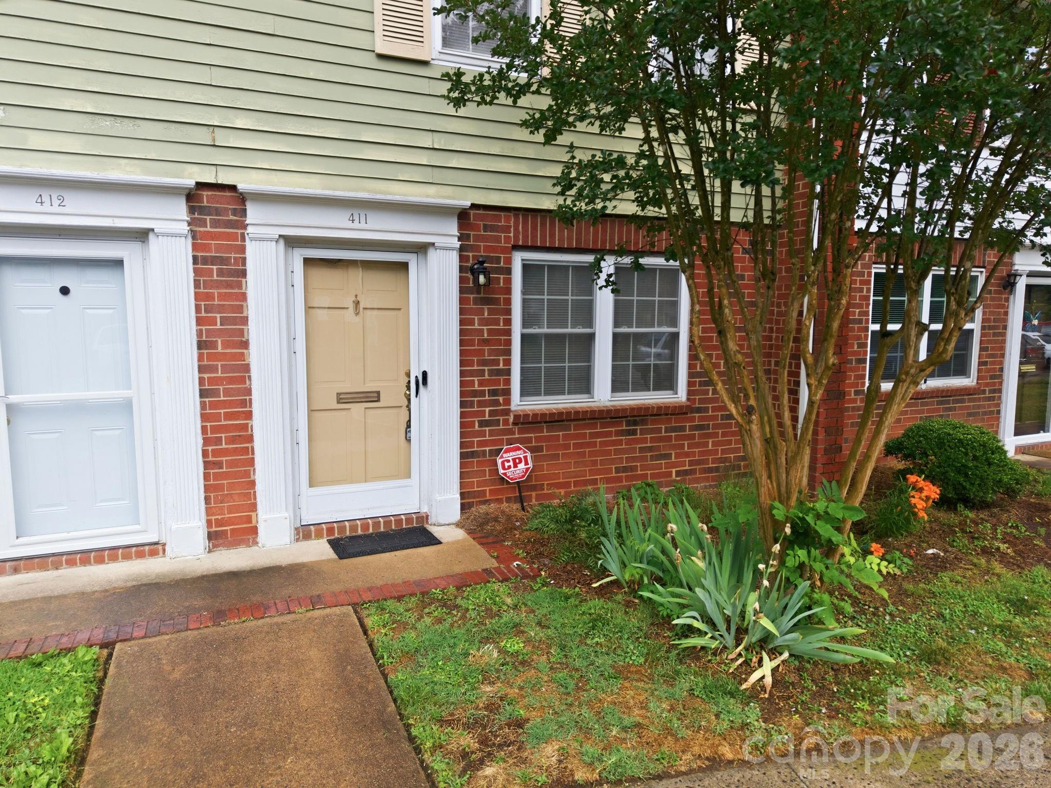 1300 Larchmont Place 411 Property Photo 7