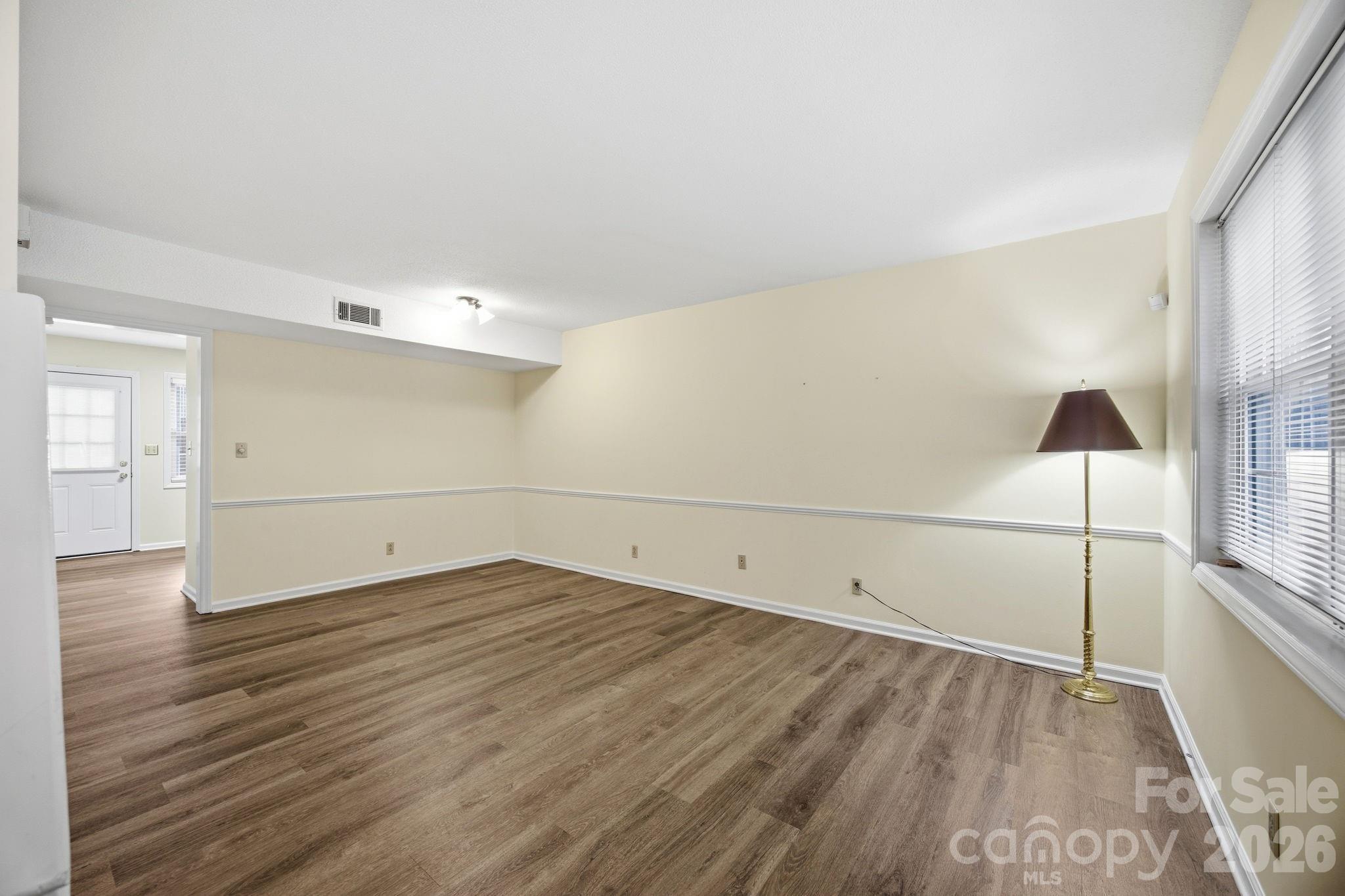 1300 Larchmont Place 411 Property Photo 8