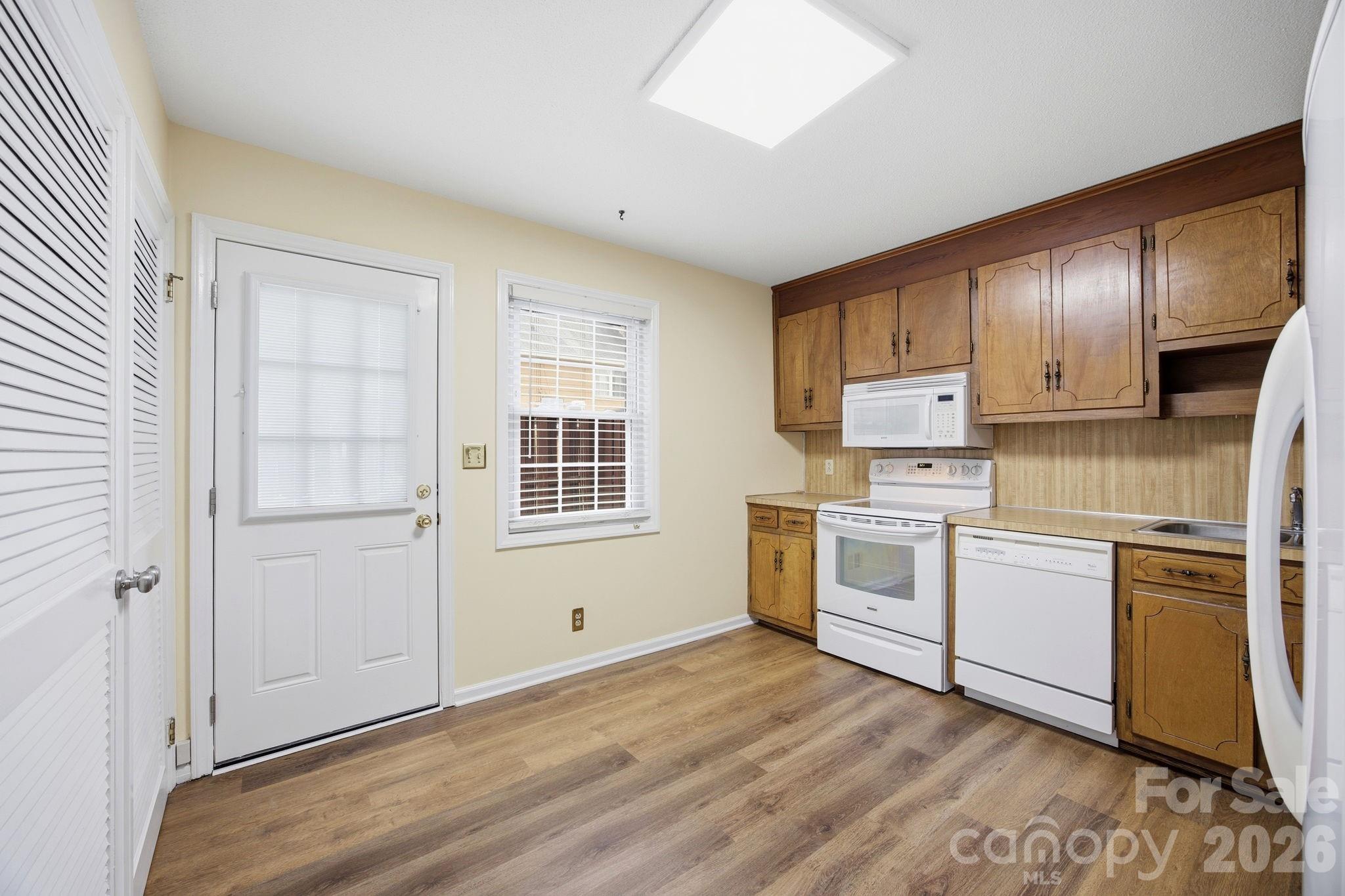 1300 Larchmont Place 411 Property Photo 13