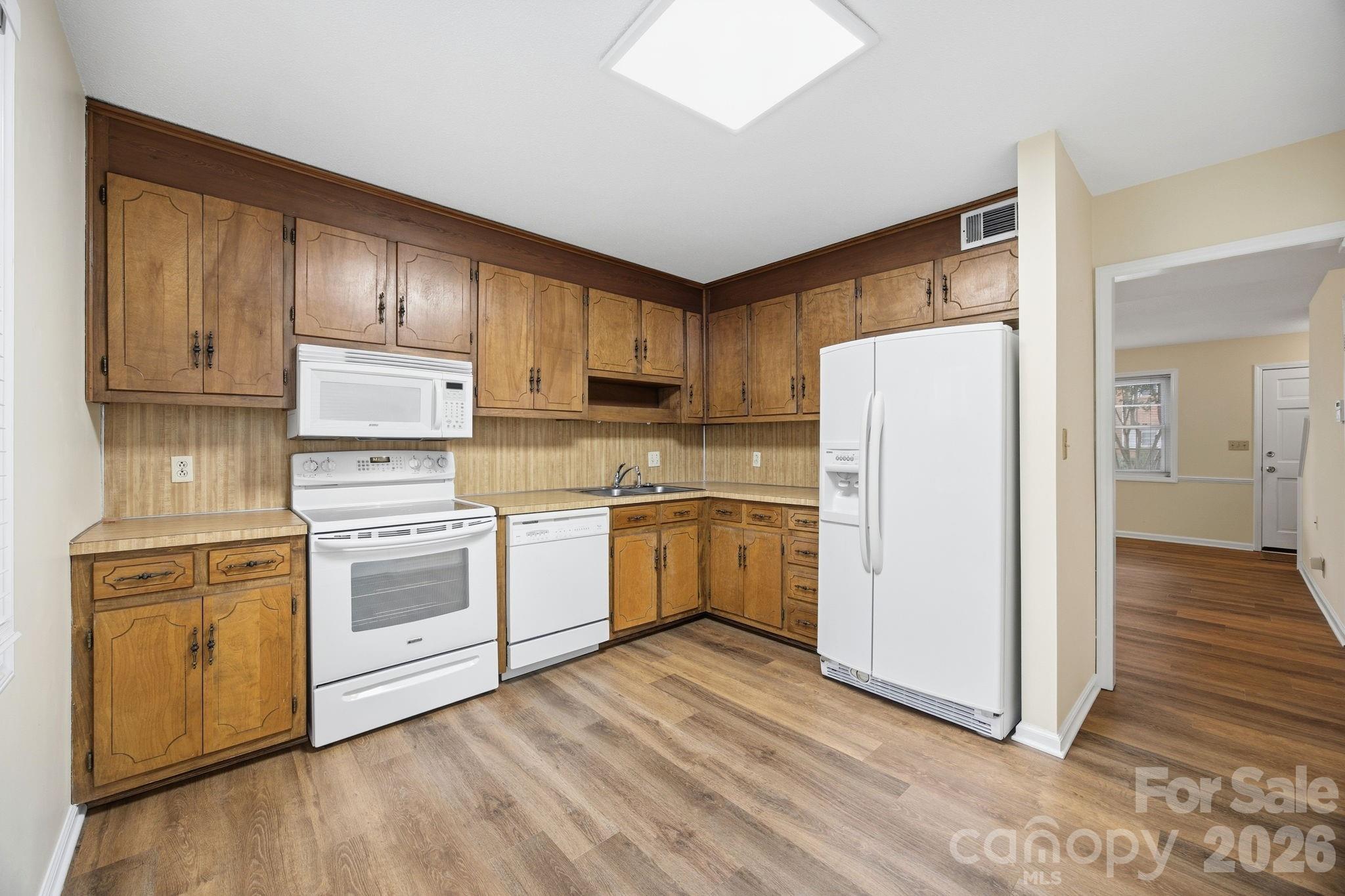 1300 Larchmont Place 411 Property Photo 14
