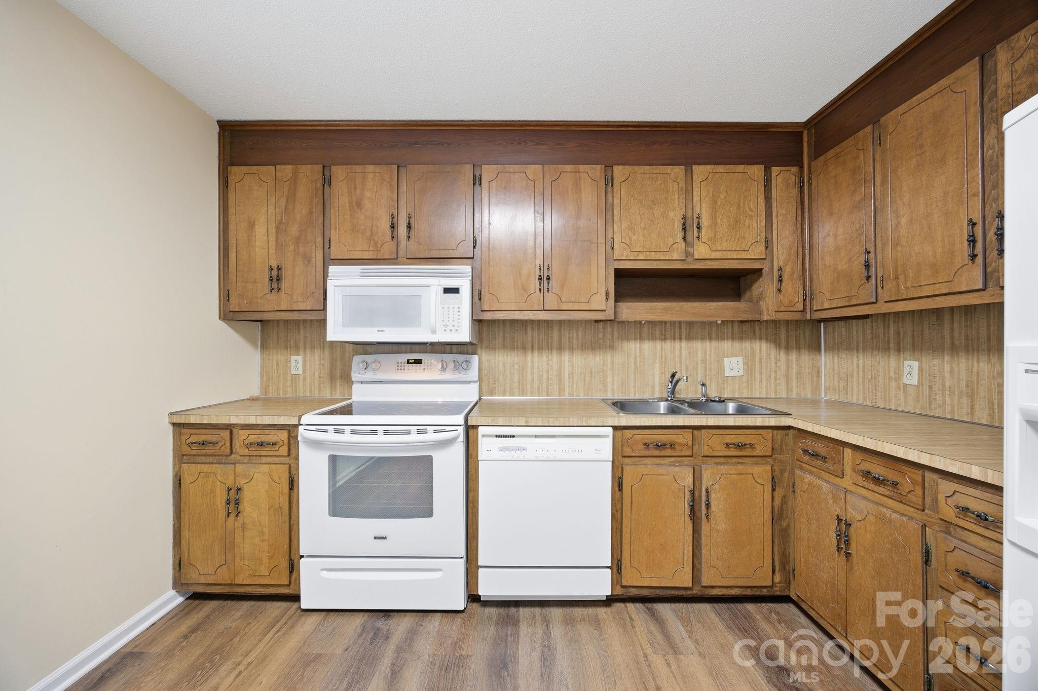 1300 Larchmont Place 411 Property Photo 15