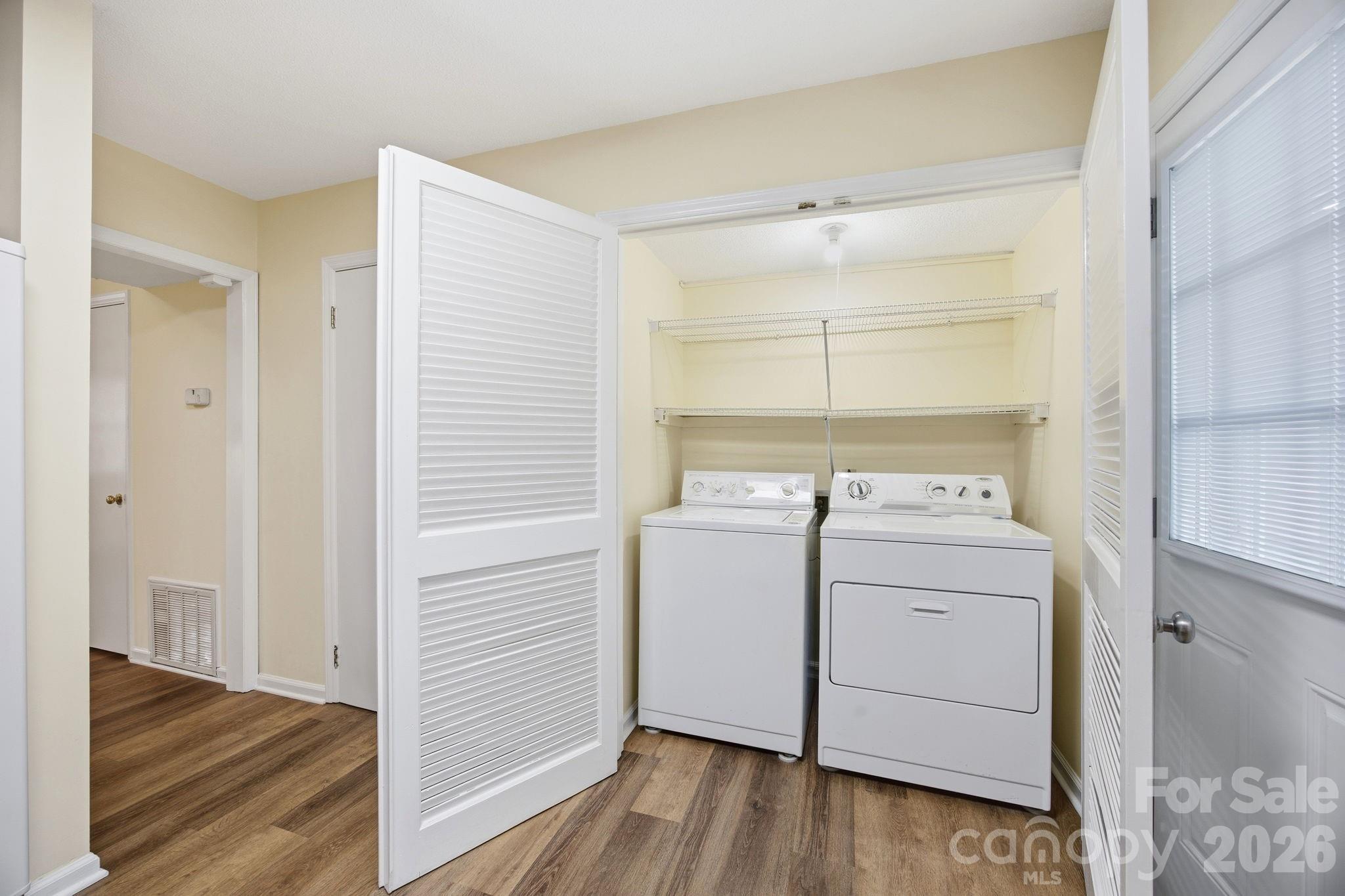 1300 Larchmont Place 411 Property Photo 16