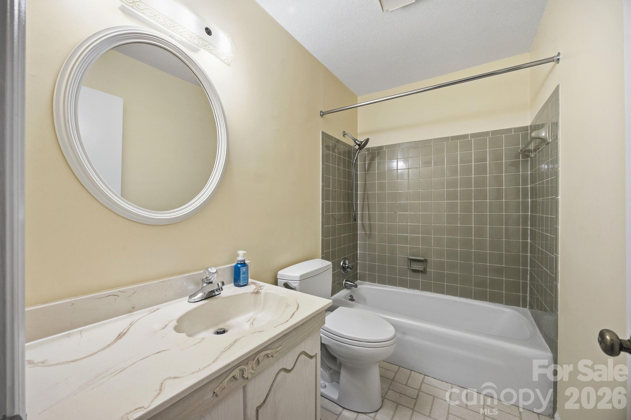 1300 Larchmont Place 411 Property Photo 21