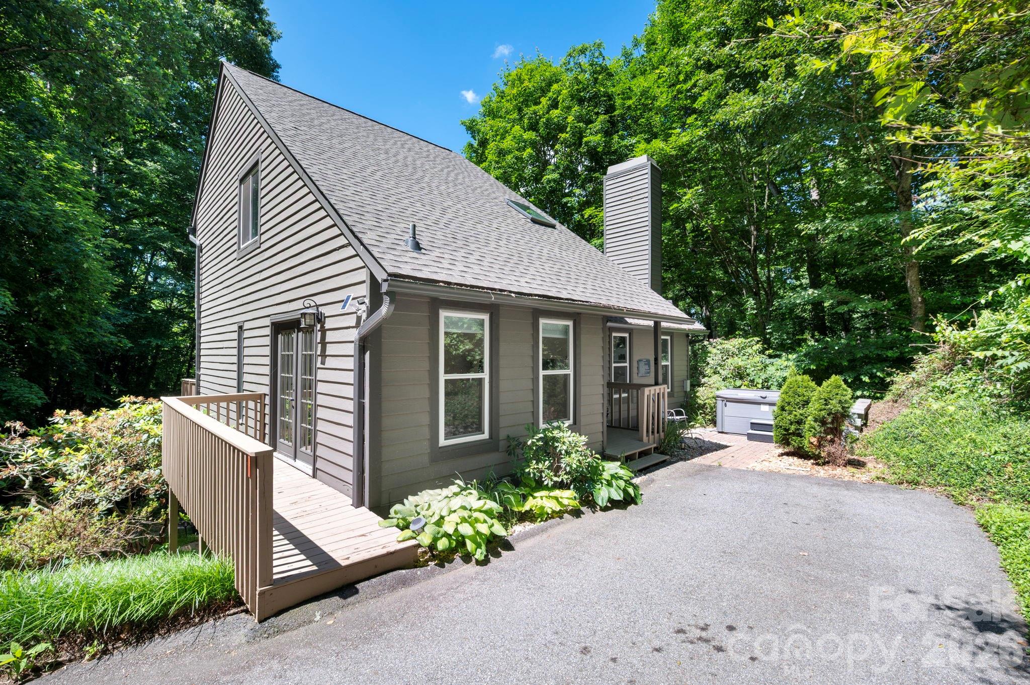 450 Elk Mountain Scenic Highway Property Photo 3