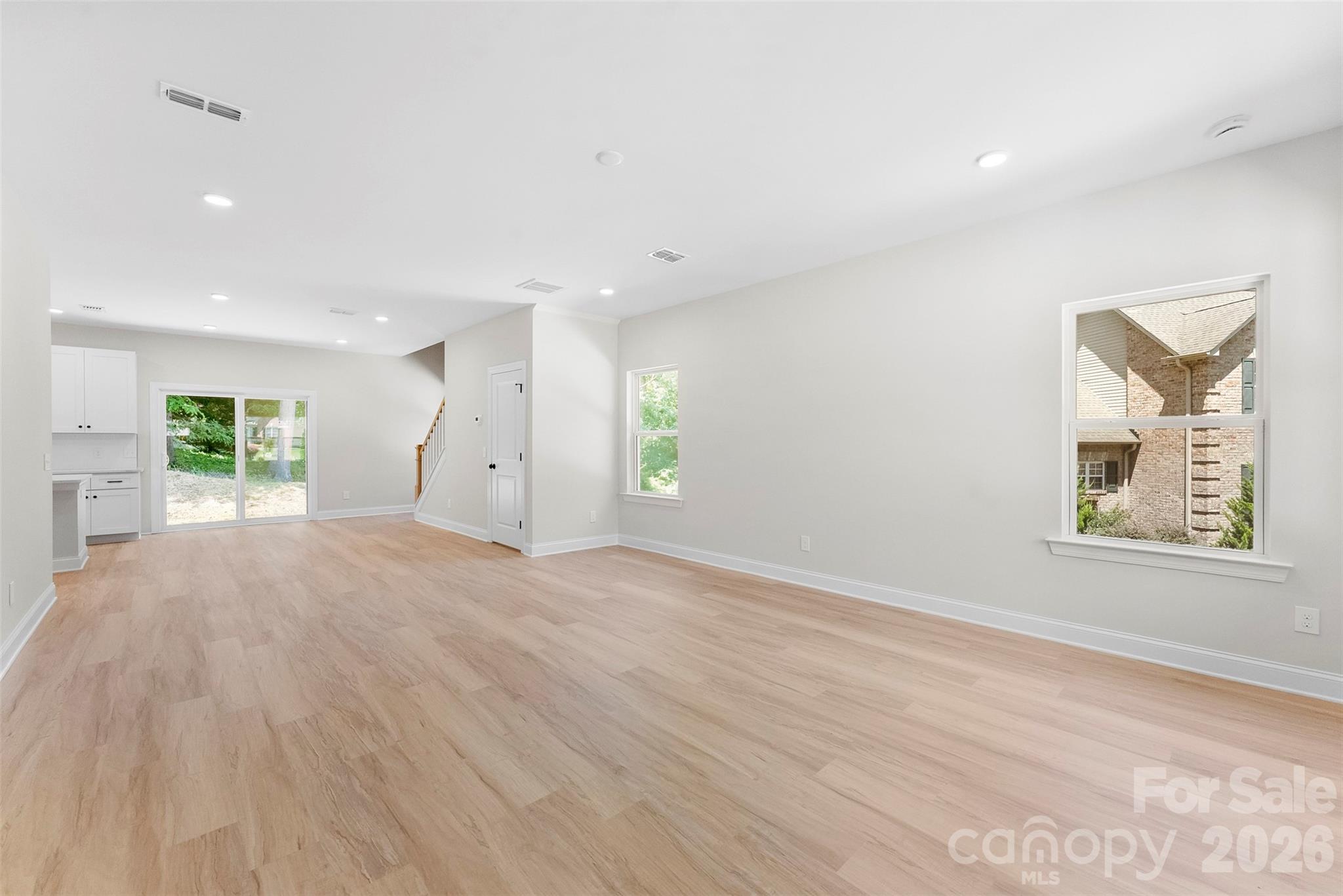 2100 Congress Court Property Photo 6