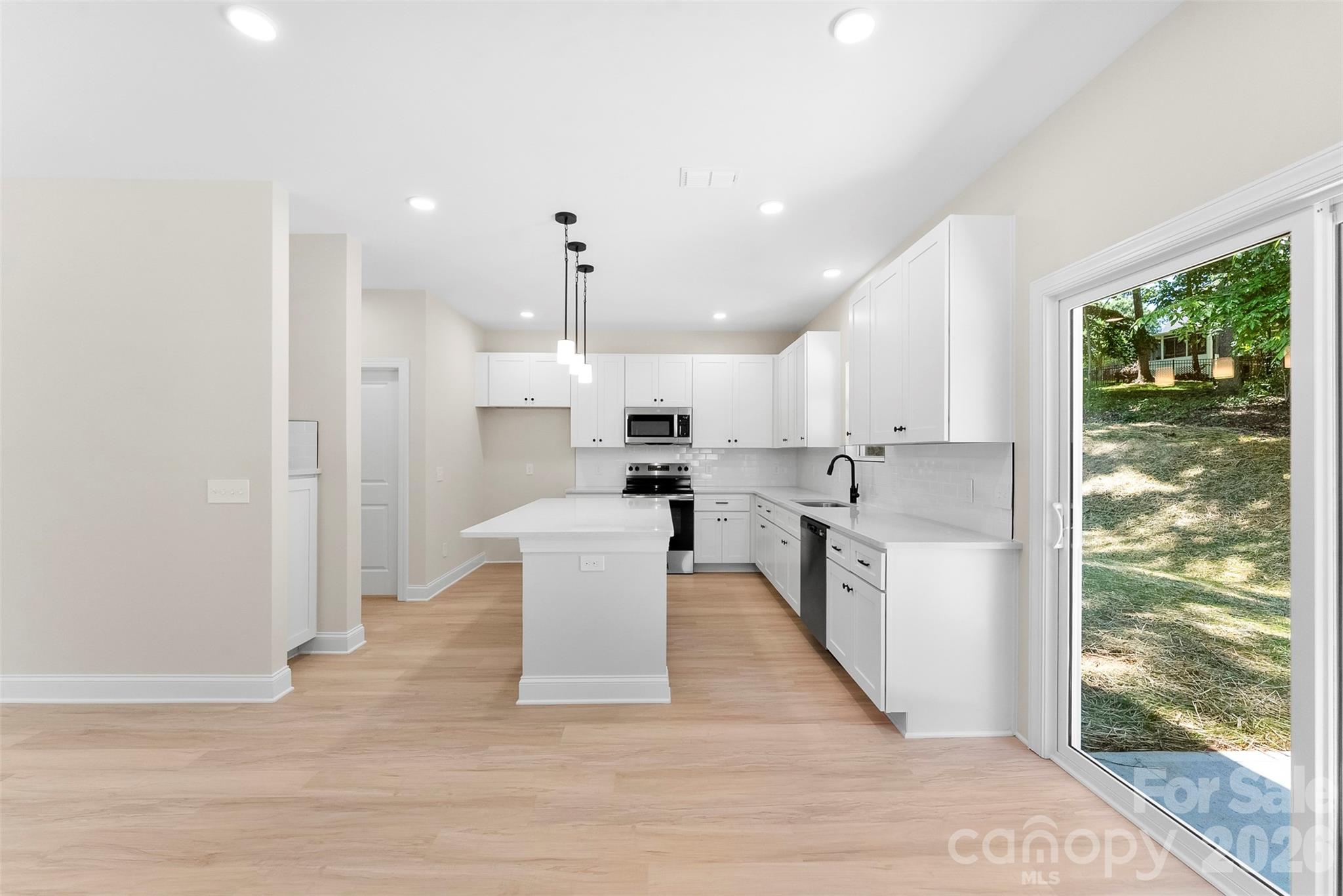 2100 Congress Court Property Photo 12