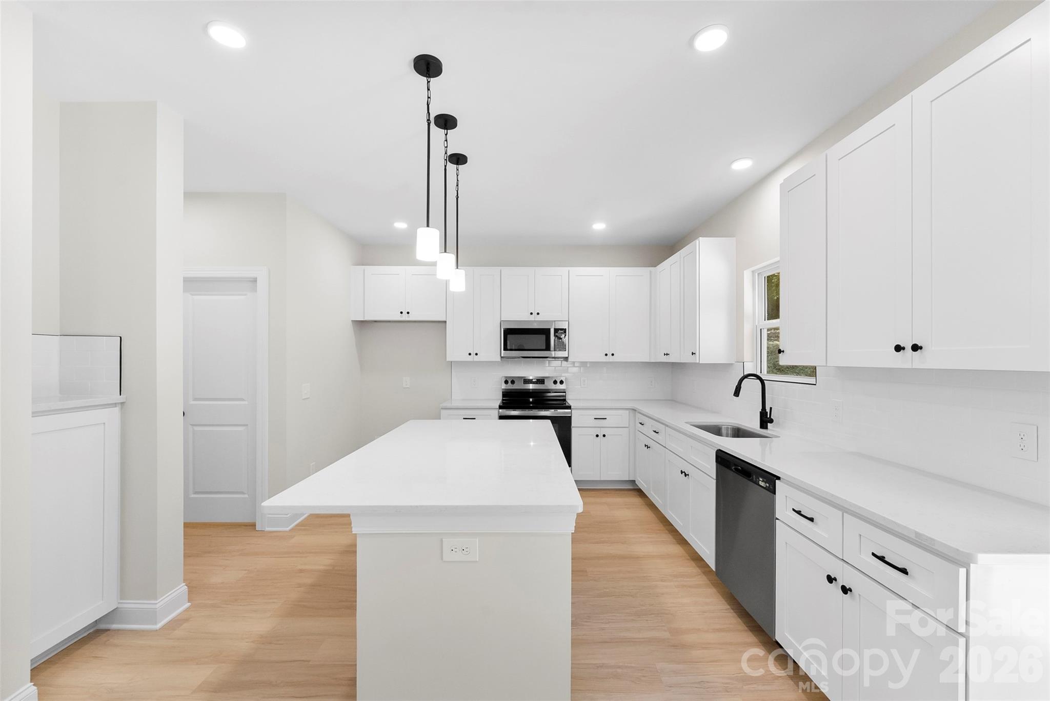 2100 Congress Court Property Photo 13