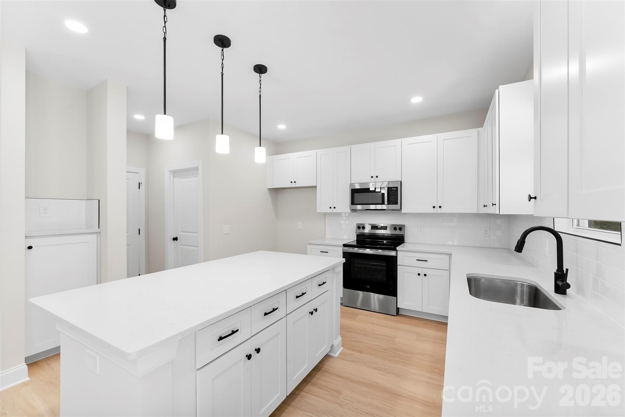 2100 Congress Court Property Photo 14