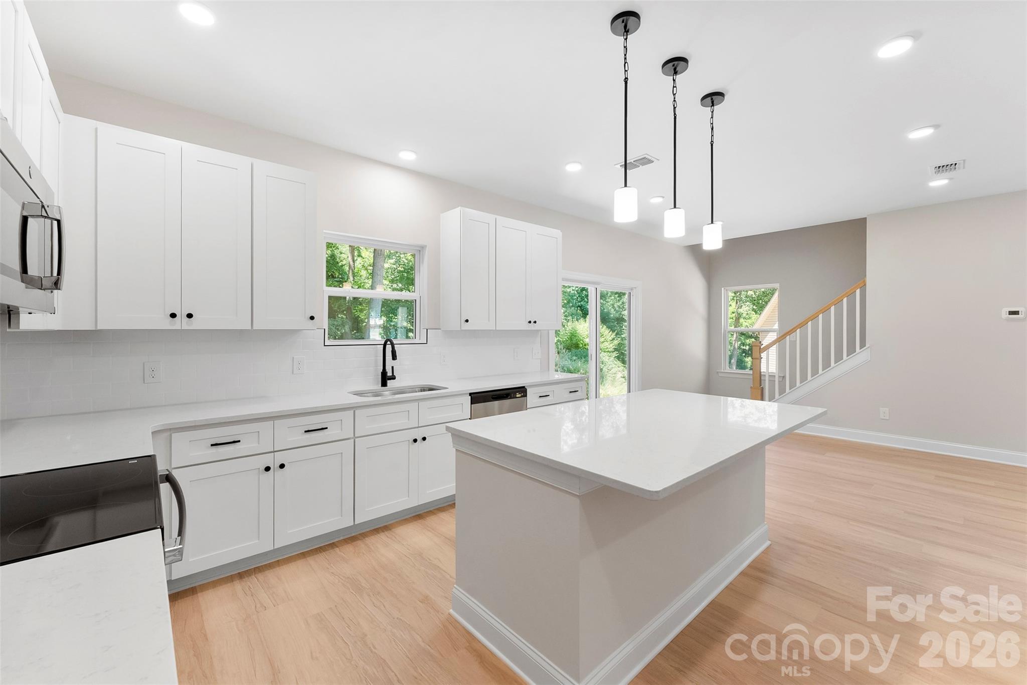 2100 Congress Court Property Photo 18