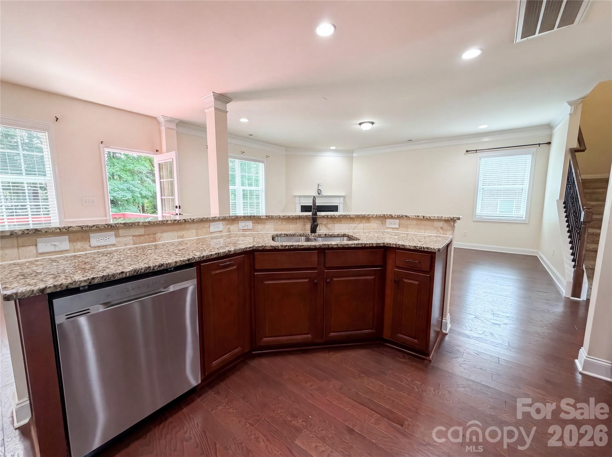 2115 Eskridge Terrace Property Photo 6
