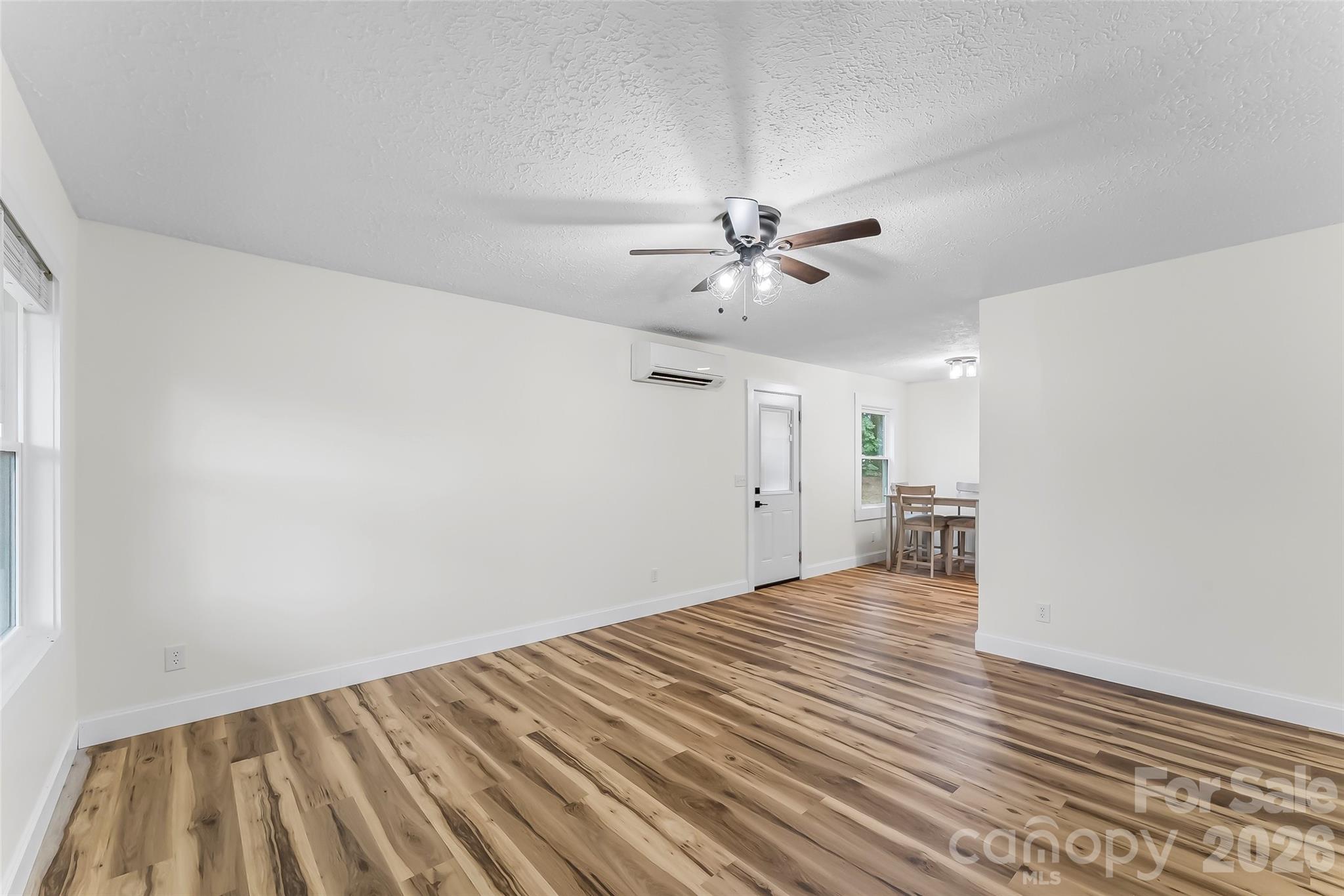 825 S Creek Road Property Photo 5
