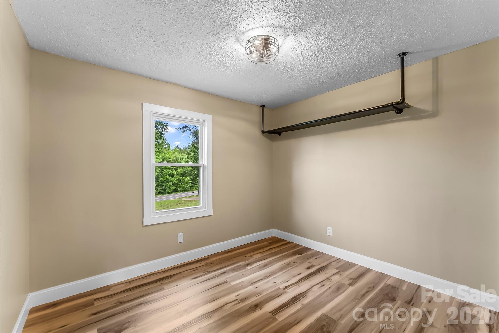 825 S Creek Road Property Photo 15