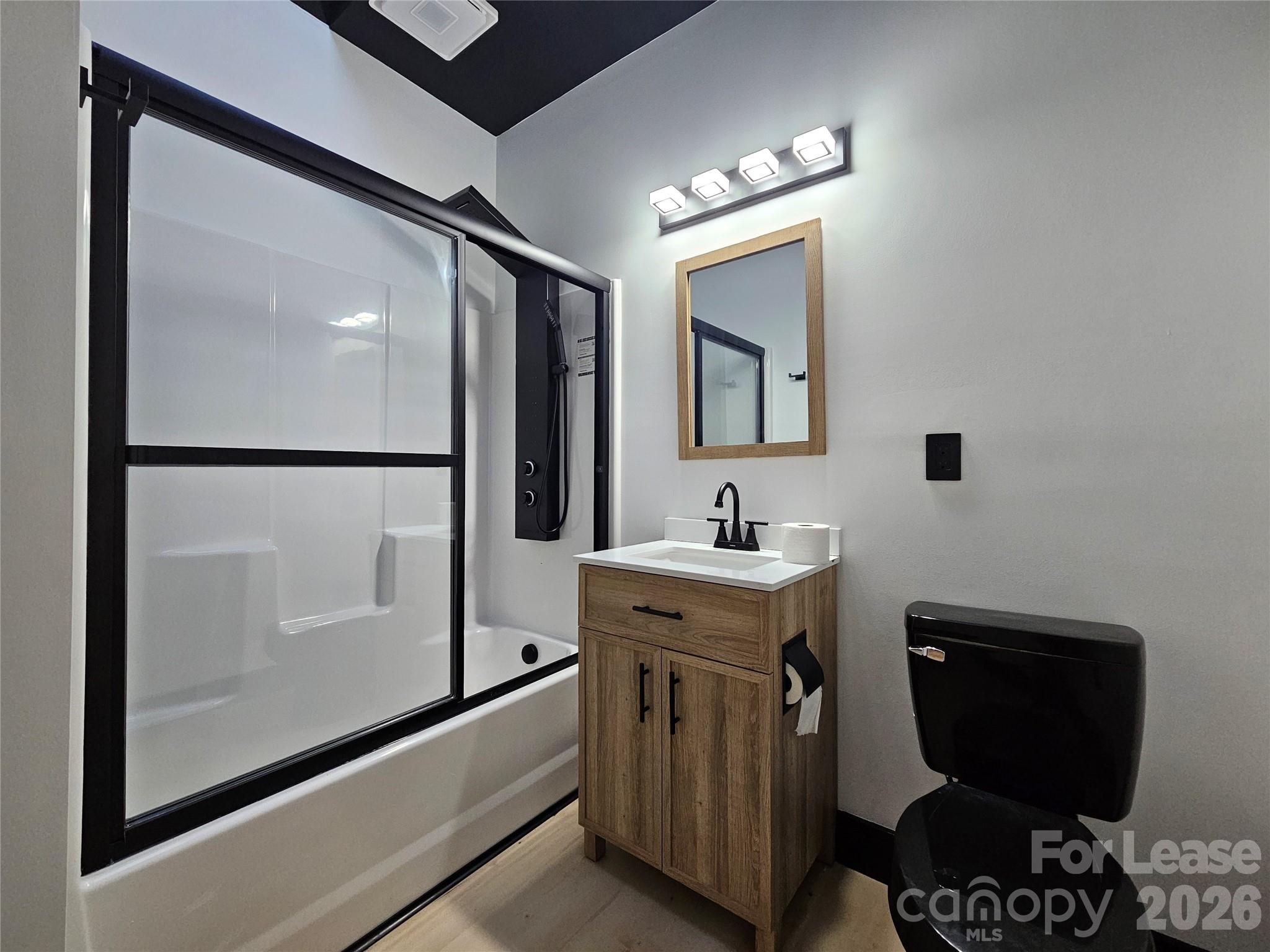1002 Crawford Road Property Photo 4