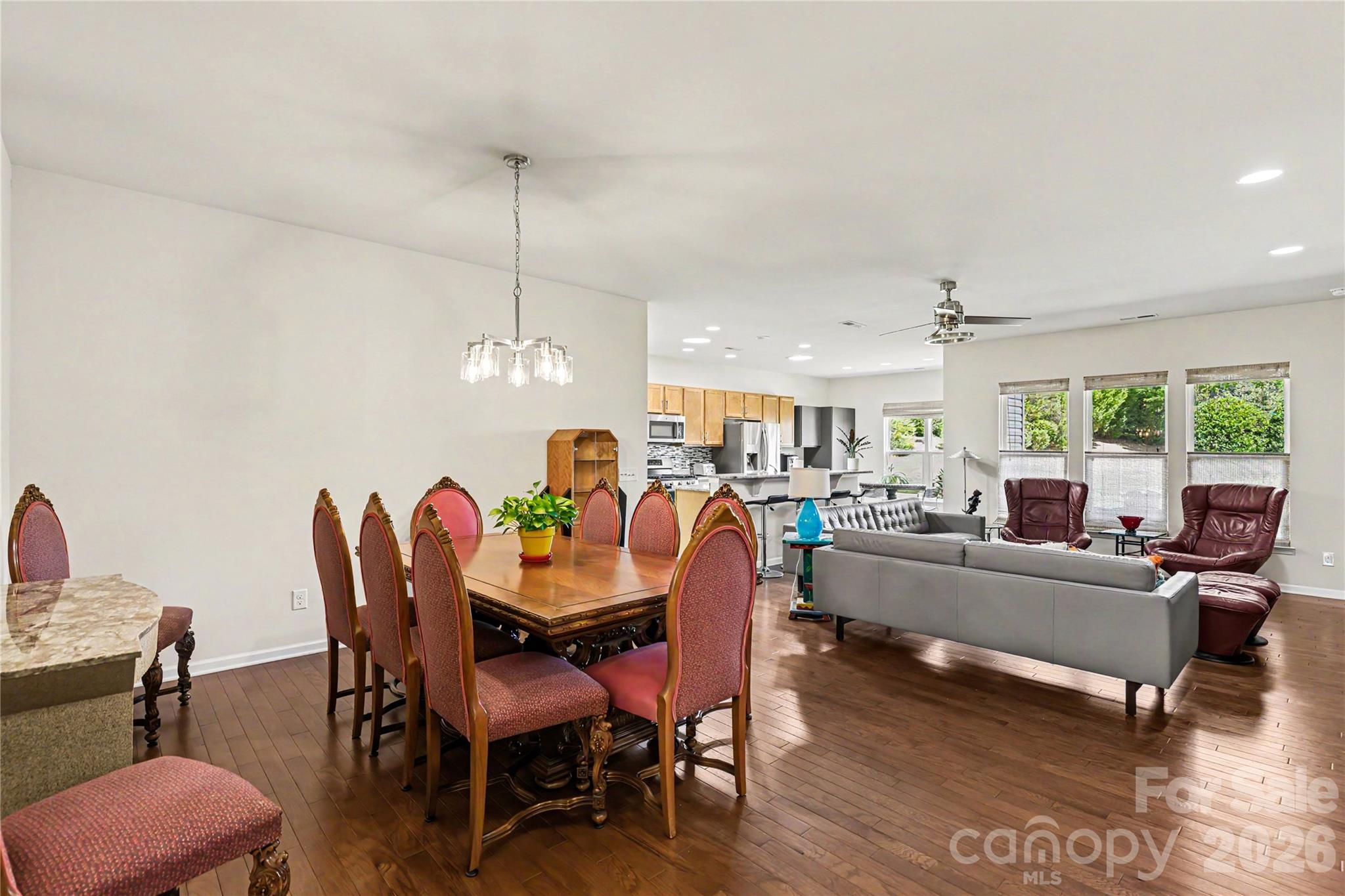 6010 Jack Thomas Drive Property Photo 4