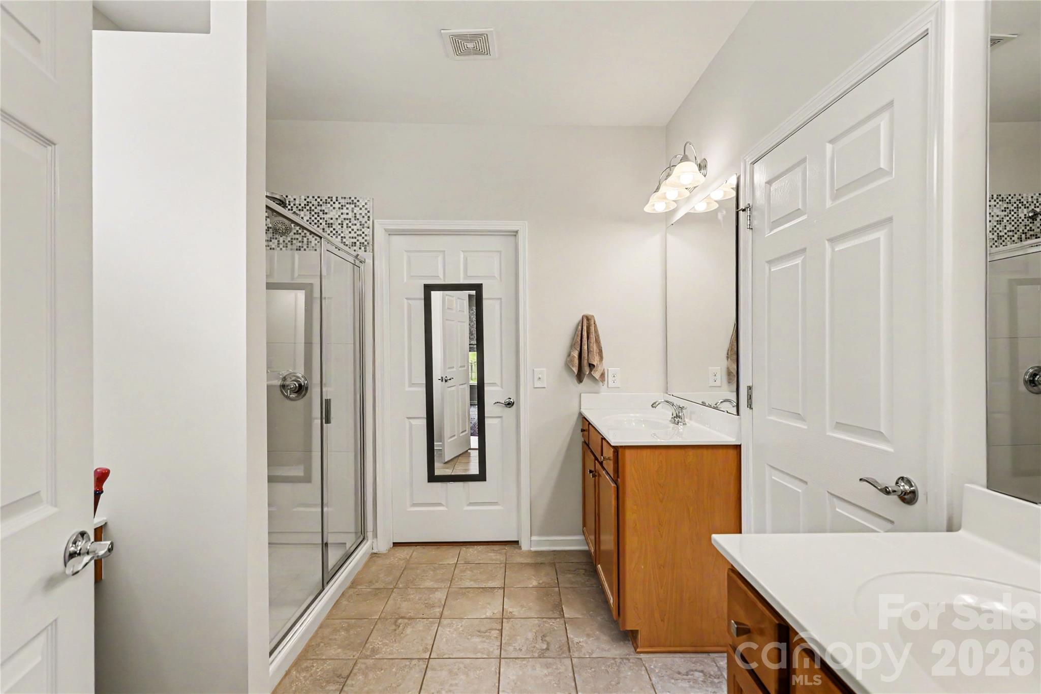 6010 Jack Thomas Drive Property Photo 12