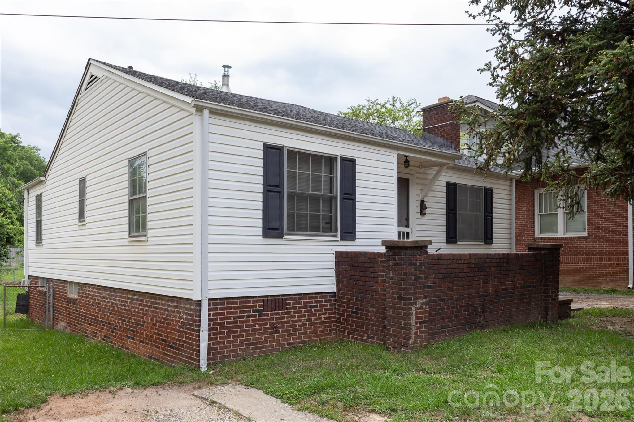 312 S Race Street Property Photo 1