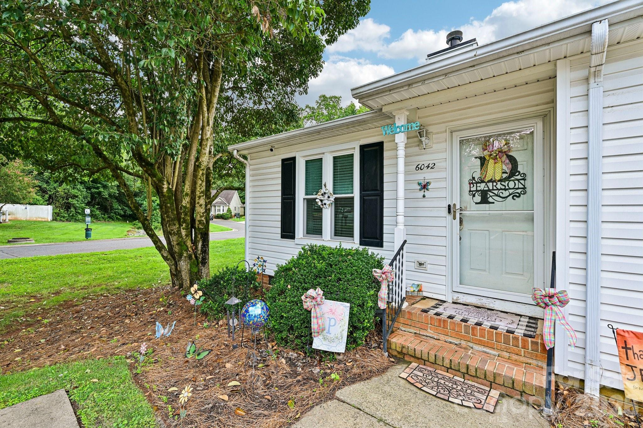 6042 Crape Myrtle Lane Property Photo 2