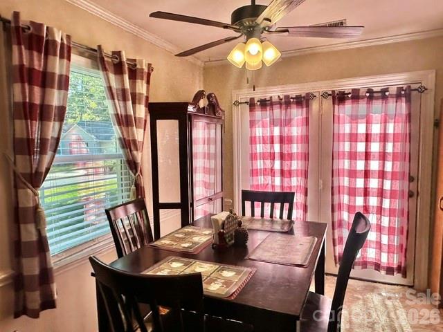 6042 Crape Myrtle Lane Property Photo 4