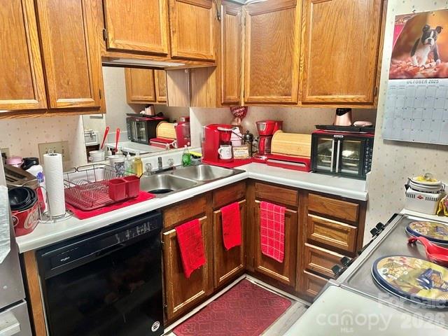 6042 Crape Myrtle Lane Property Photo 5