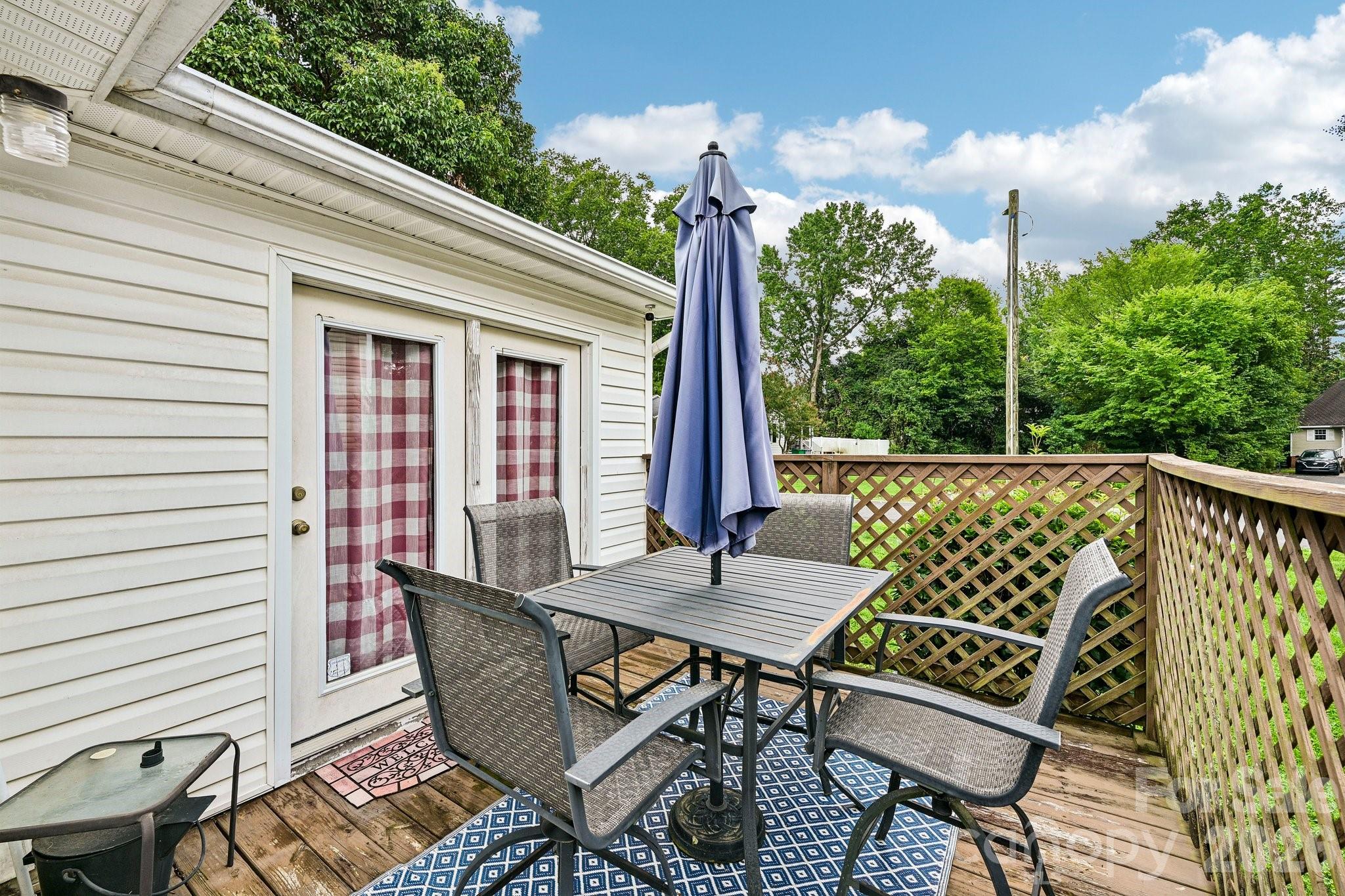 6042 Crape Myrtle Lane Property Photo 8