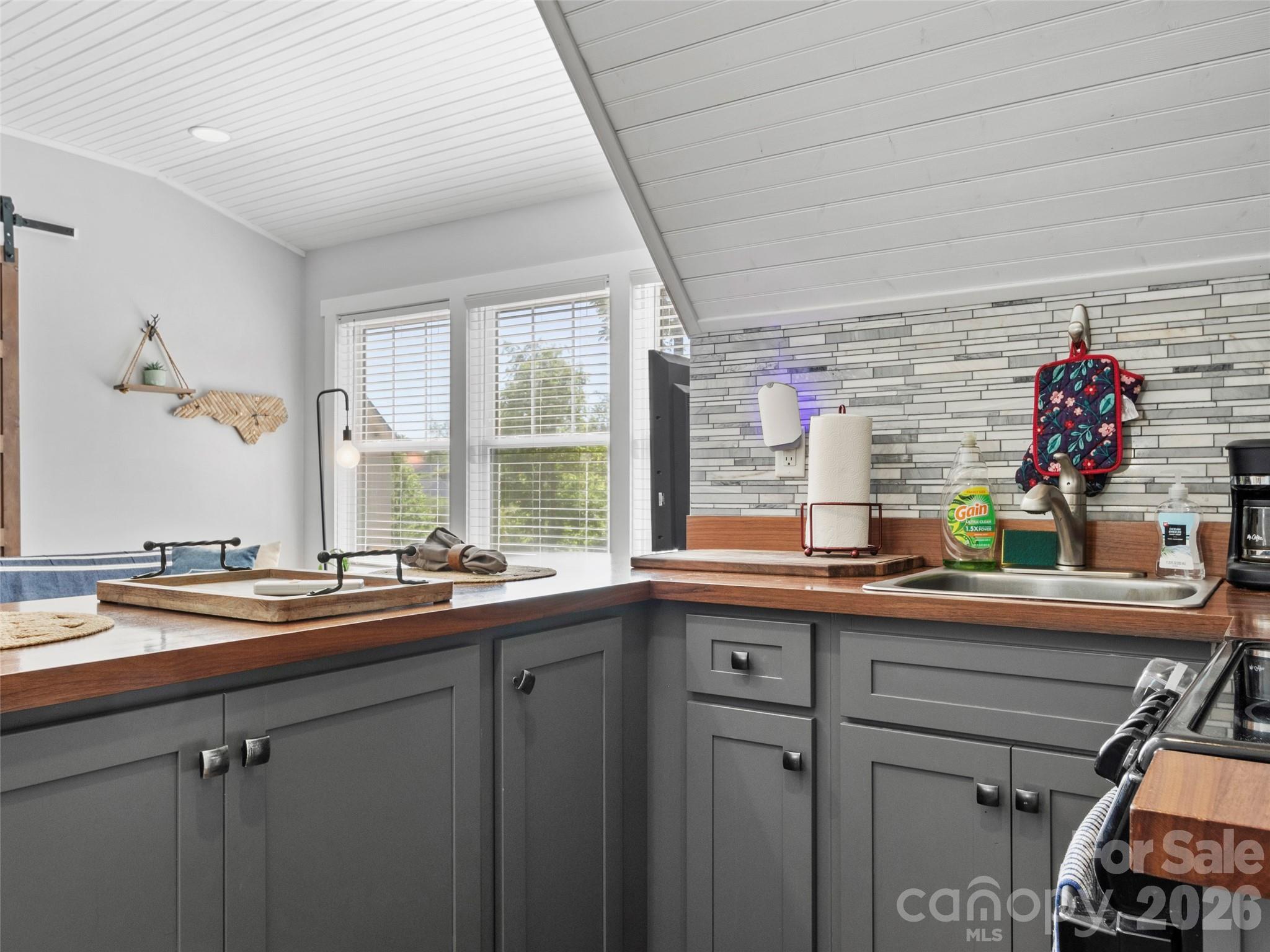 5 Fieldtop Lane Property Photo 16