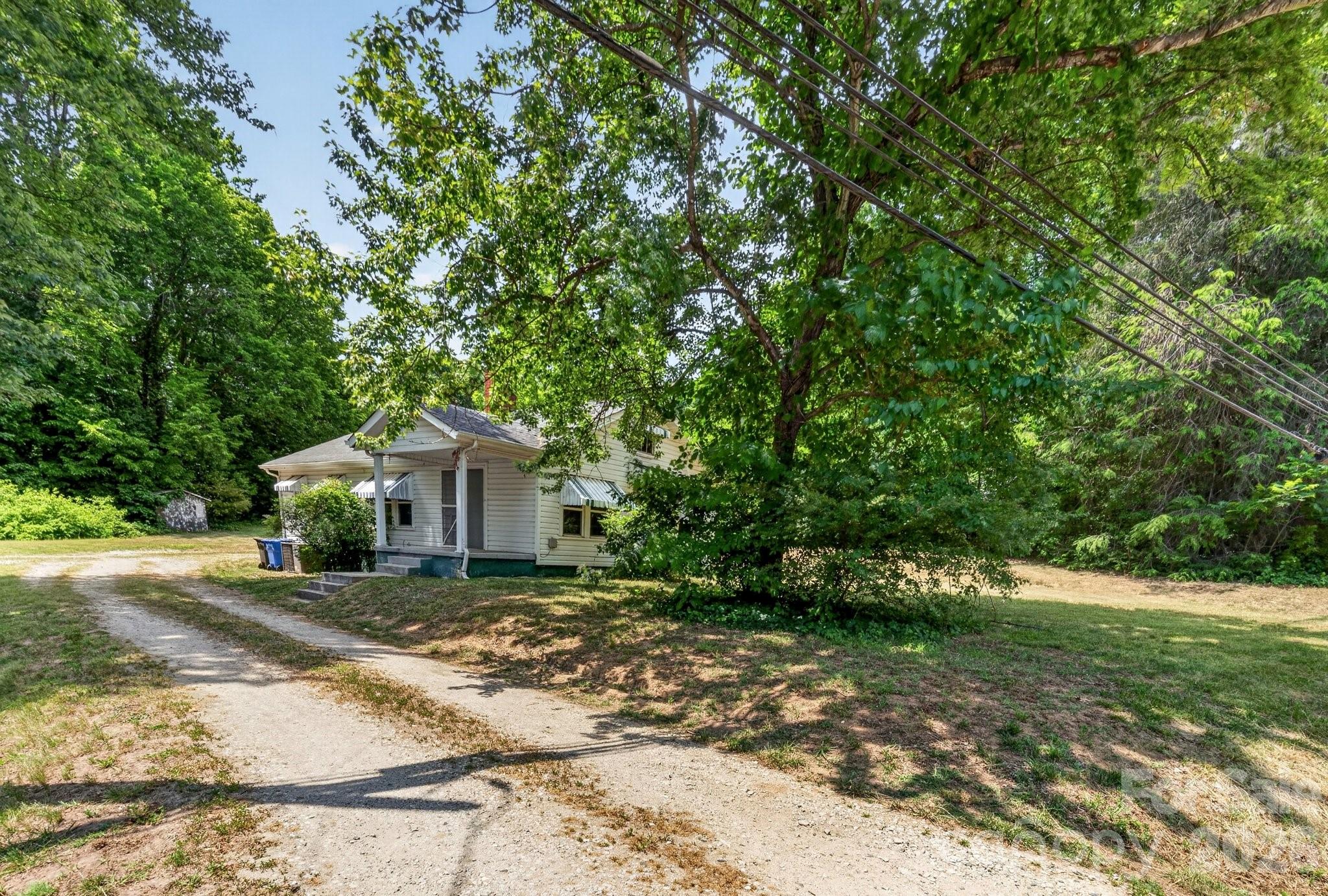 540 W Park Avenue Property Photo 1