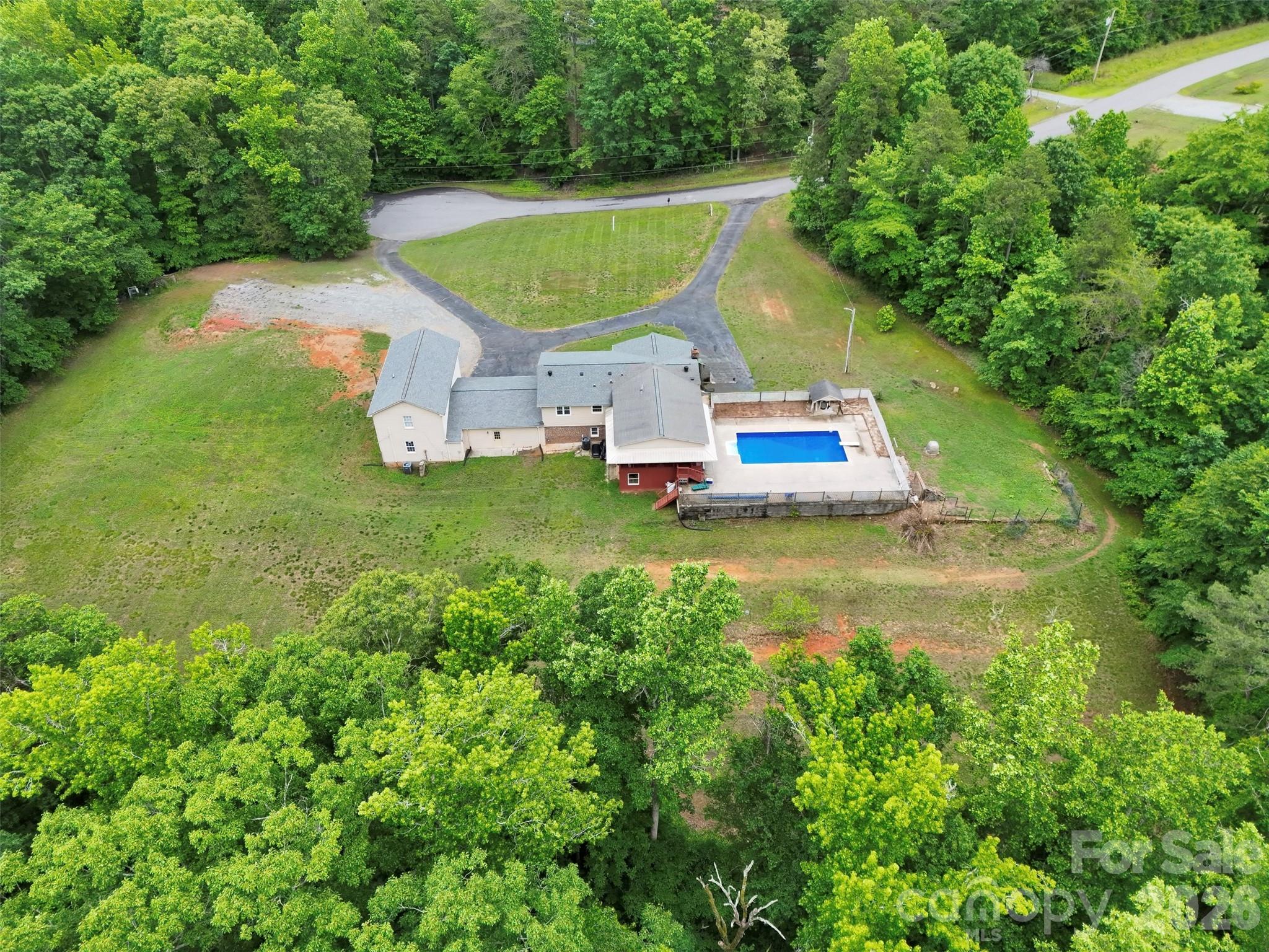 229 Oakridge Road Property Photo 7