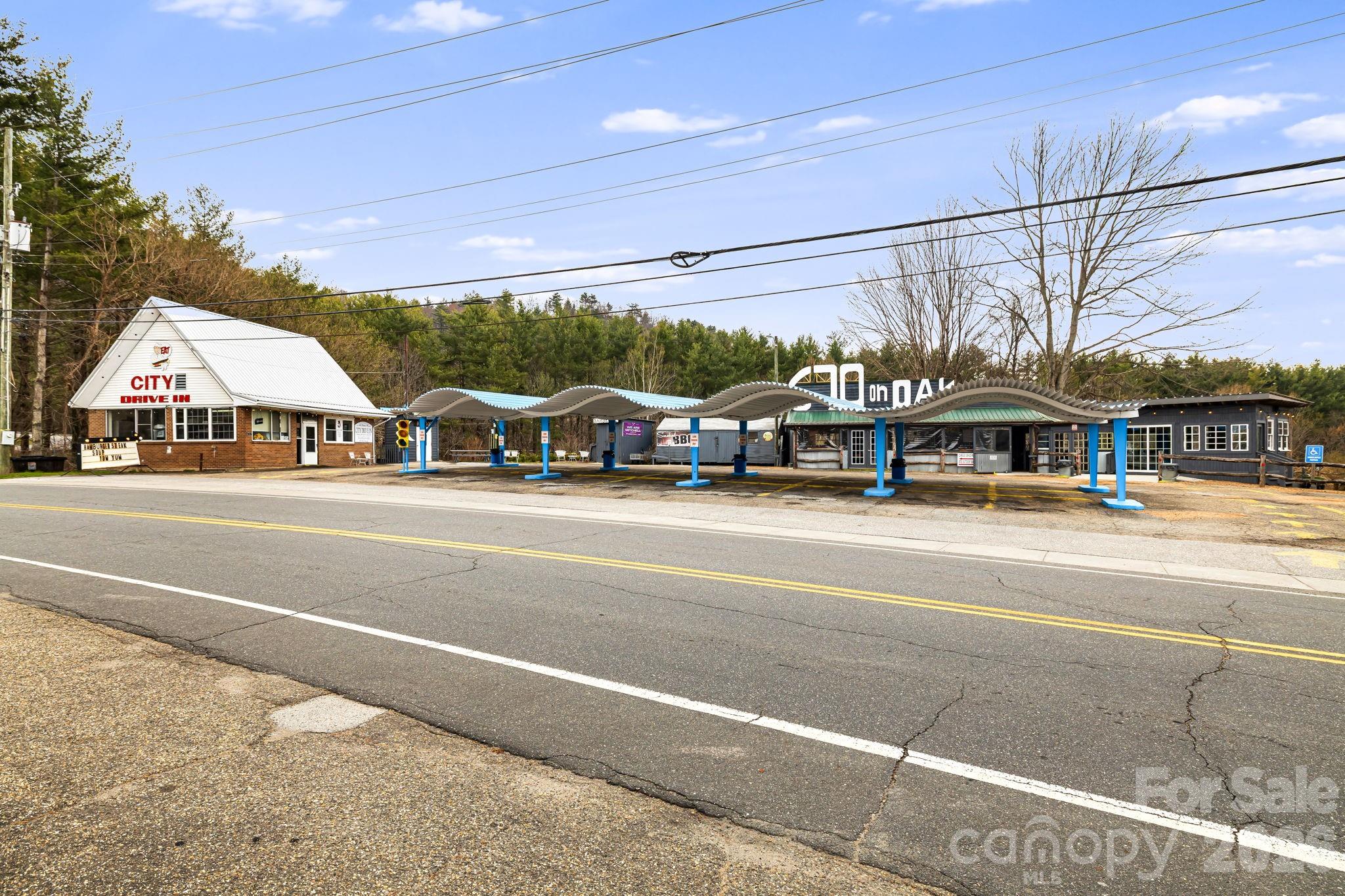 670 Oak Avenue Property Photo 4